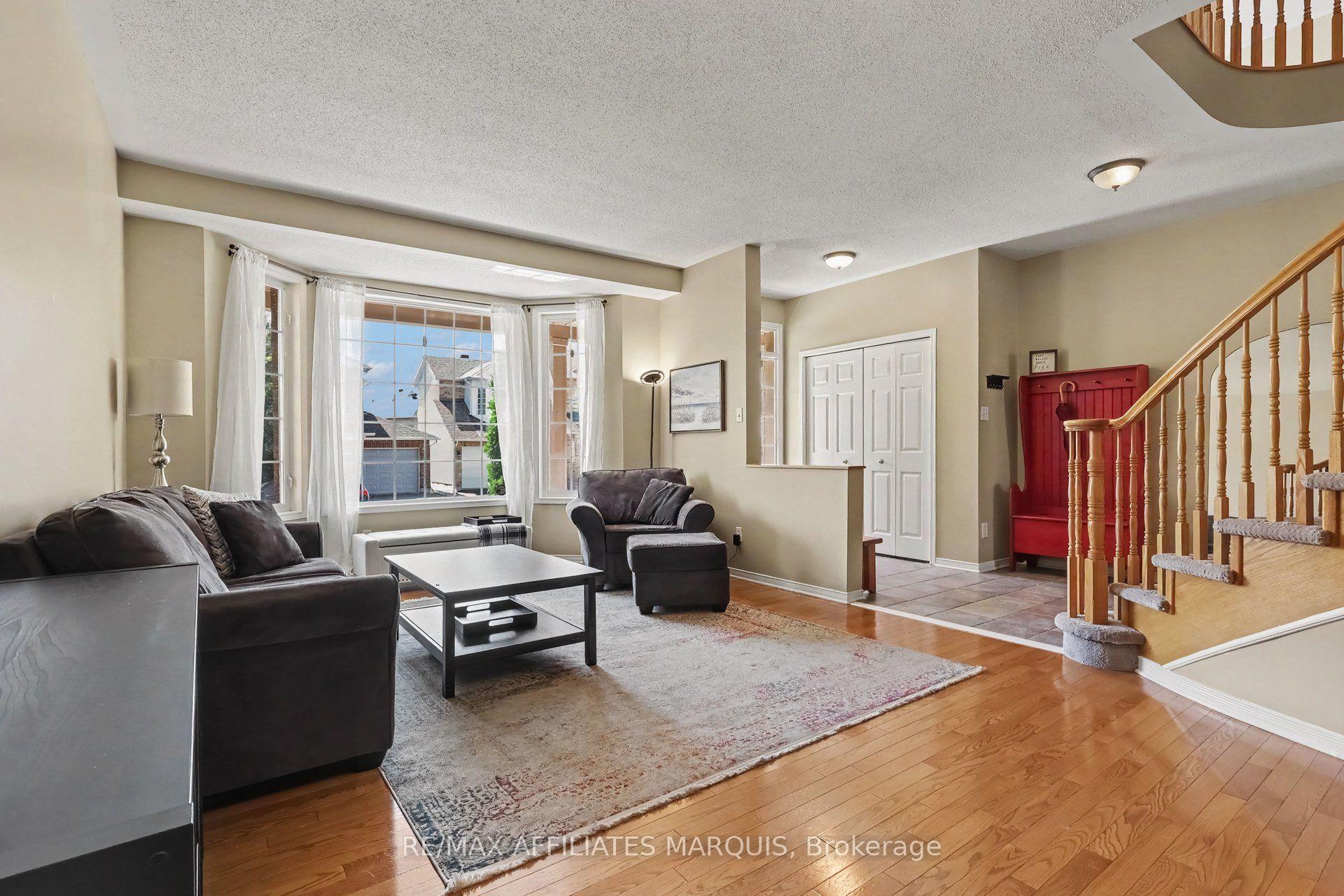 Photo 7 of 218 Annapolis Circle, Ottawa, Hunt Club — HOMEH