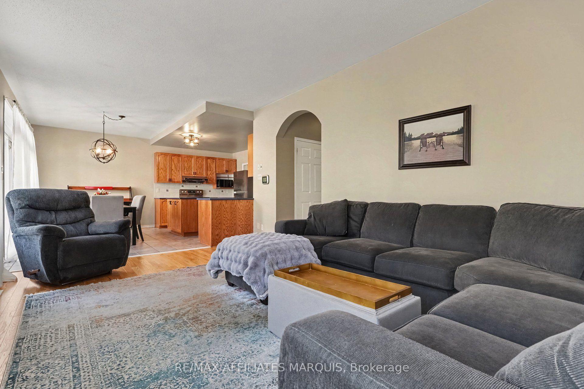Photo 10 of 218 Annapolis Circle, Ottawa, Hunt Club — HOMEH