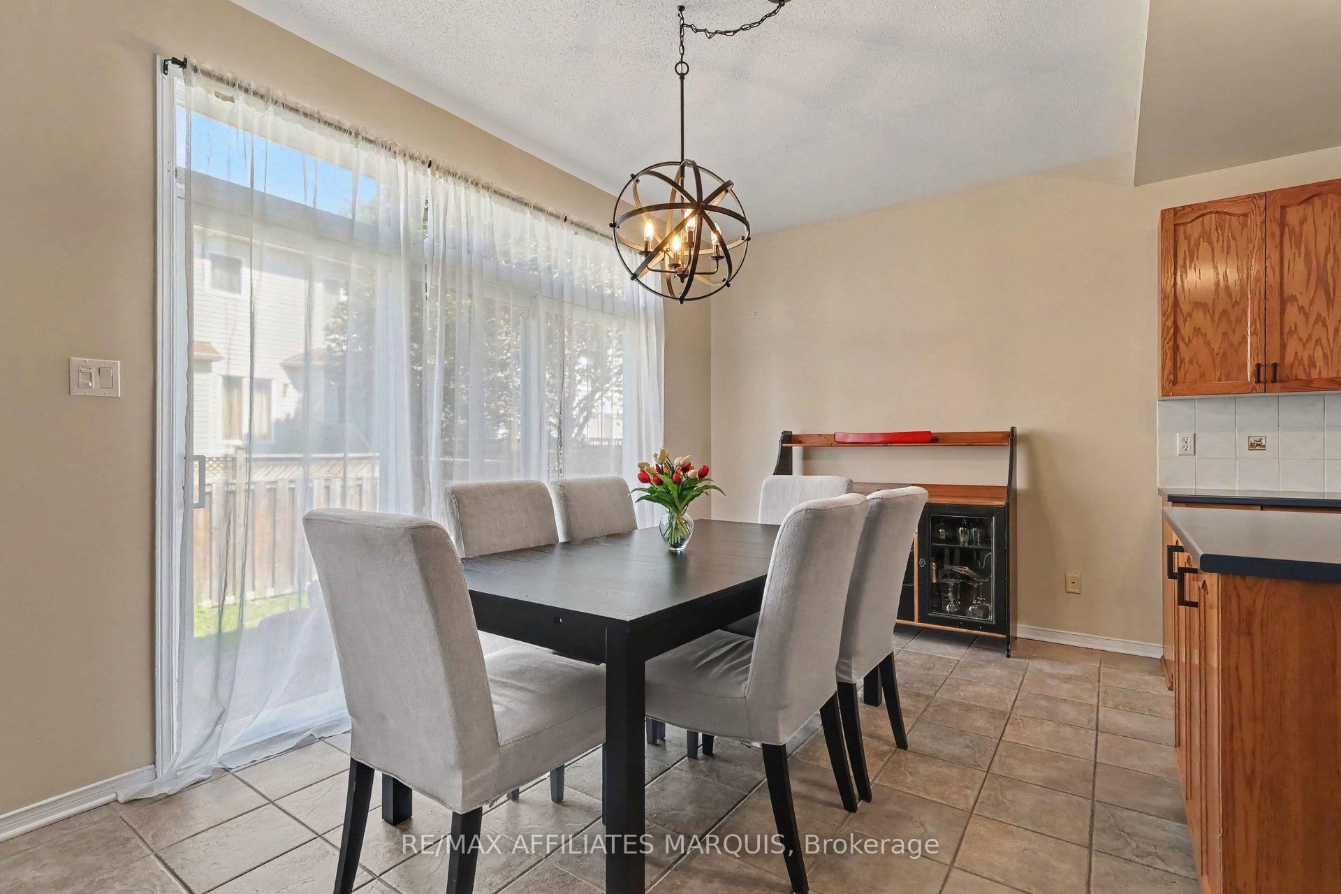Photo 11 of 218 Annapolis Circle, Ottawa, Hunt Club — HOMEH