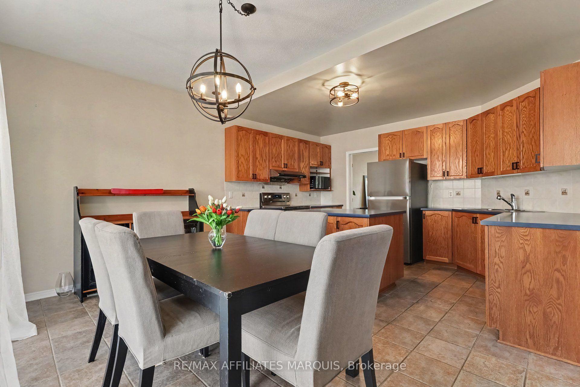 Photo 12 of 218 Annapolis Circle, Ottawa, Hunt Club — HOMEH