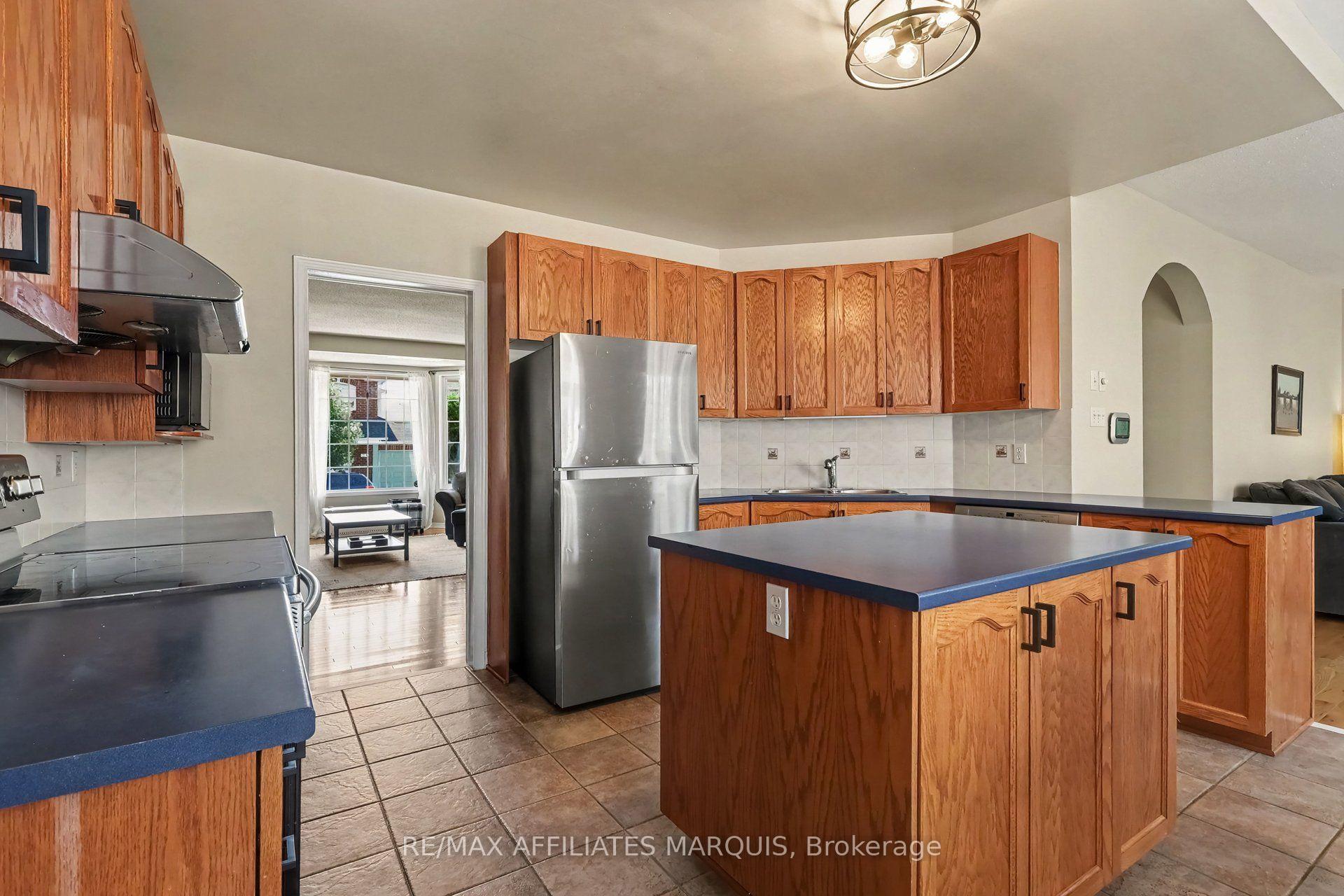 Photo 14 of 218 Annapolis Circle, Ottawa, Hunt Club — HOMEH