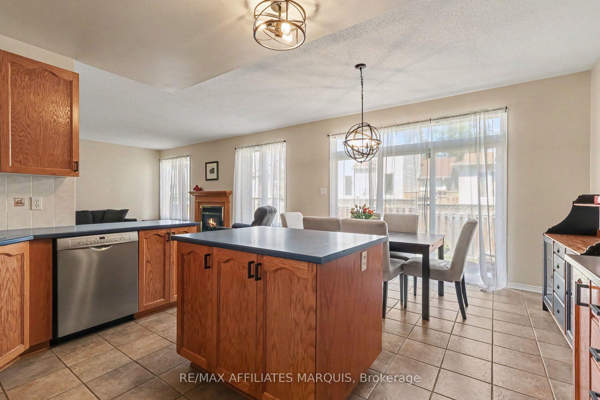 Photo 16 of 218 Annapolis Circle, Ottawa, Hunt Club — HOMEH