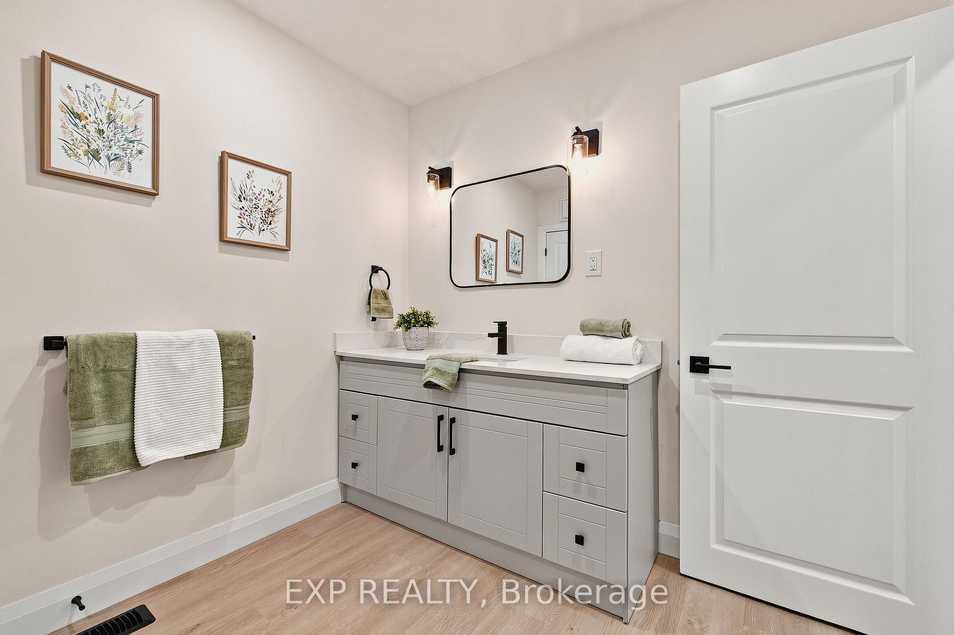 Photo 17 of 104 Kensington Street, Guelph, Riverside Park — HOMEH