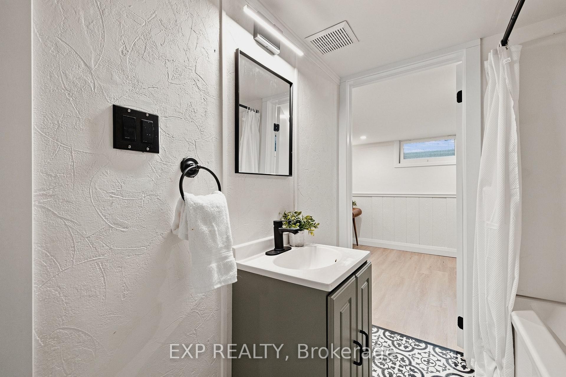 Photo 31 of 104 Kensington Street, Guelph, Riverside Park — HOMEH