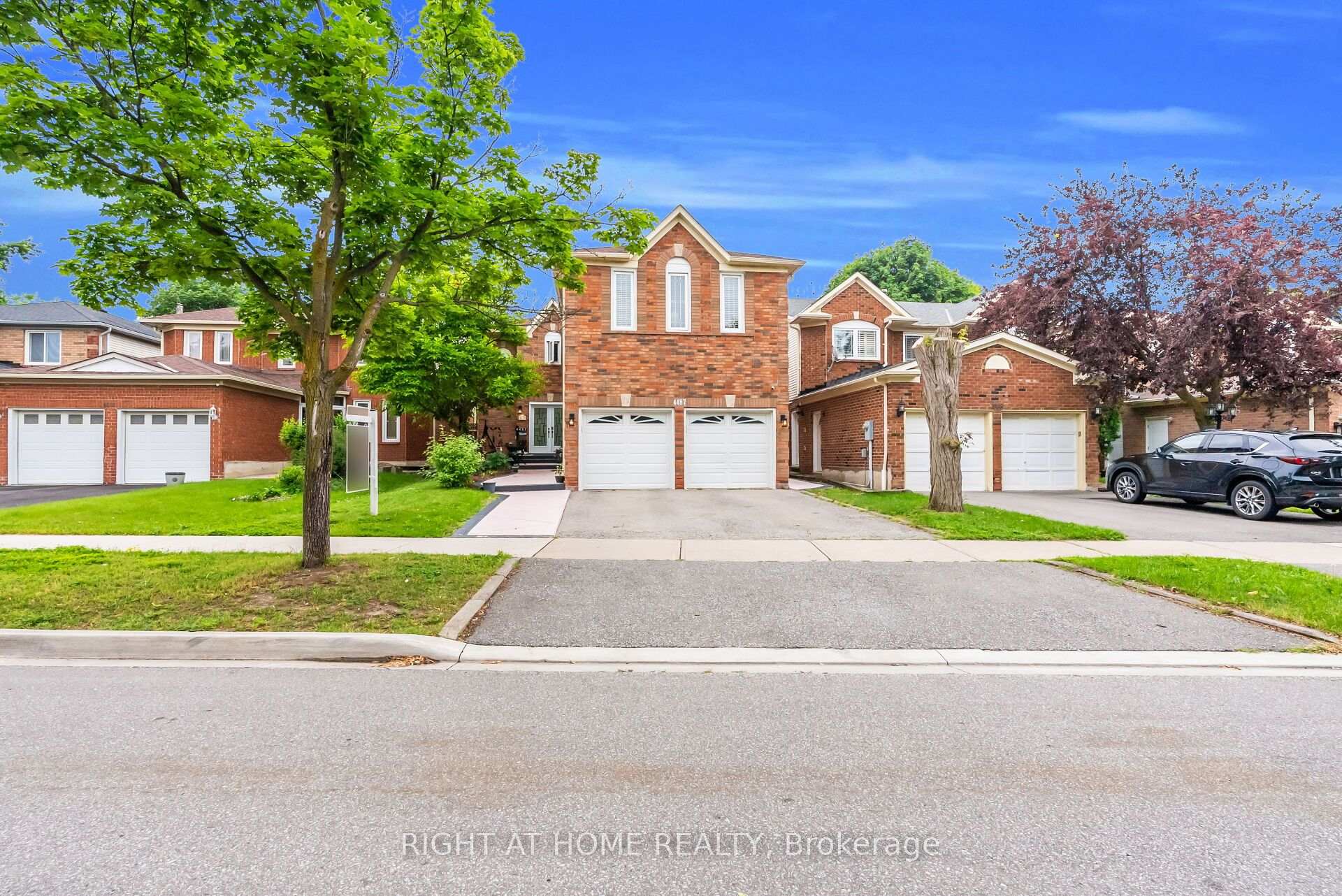 Photo 2 of 4487 Inchbury Road, Mississauga, Central Erin Mills — HOMEH
