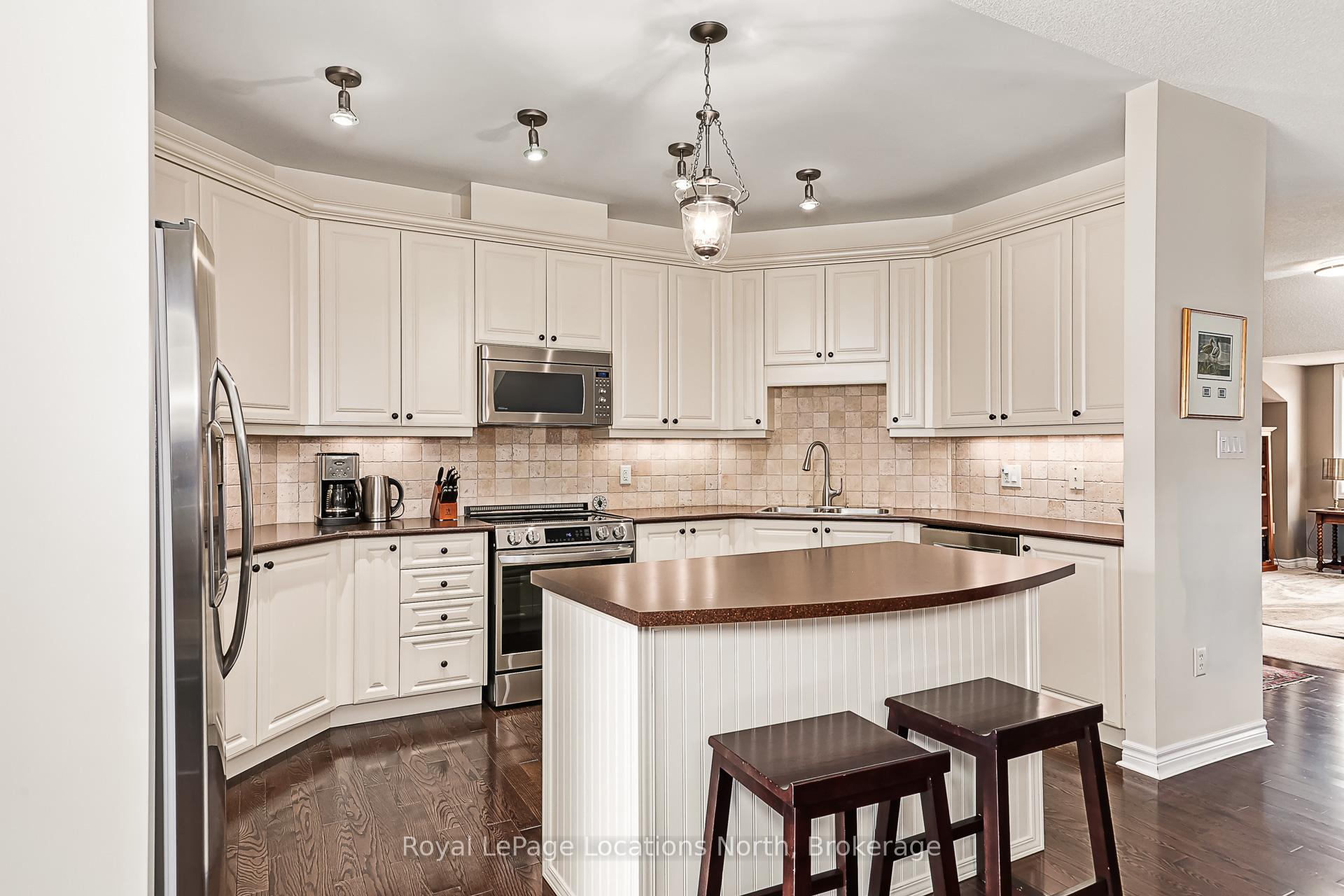 Photo 9 of 6 Thomas Drive, Collingwood — HOMEH