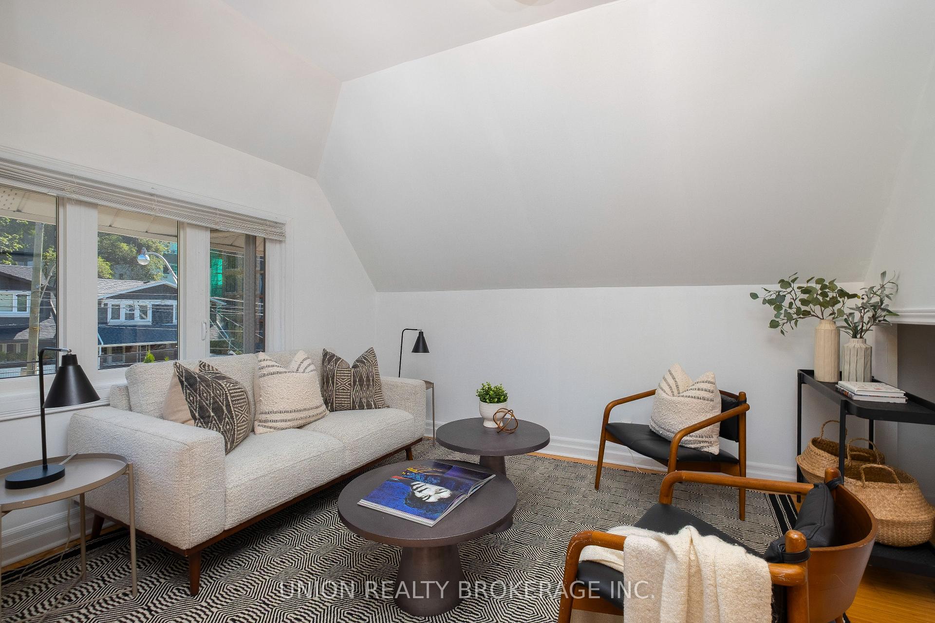 Photo 9 of 394 Coxwell Avenue, Toronto, Greenwood-Coxwell — HOMEH
