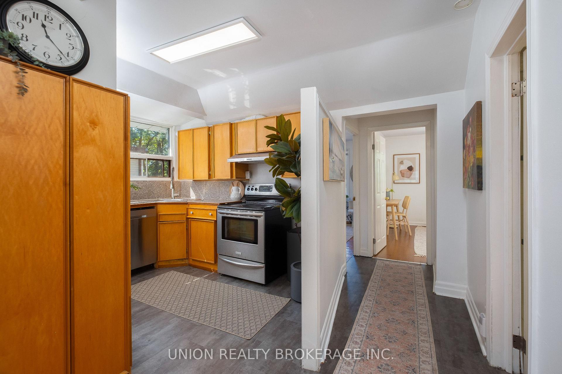 Photo 11 of 394 Coxwell Avenue, Toronto, Greenwood-Coxwell — HOMEH