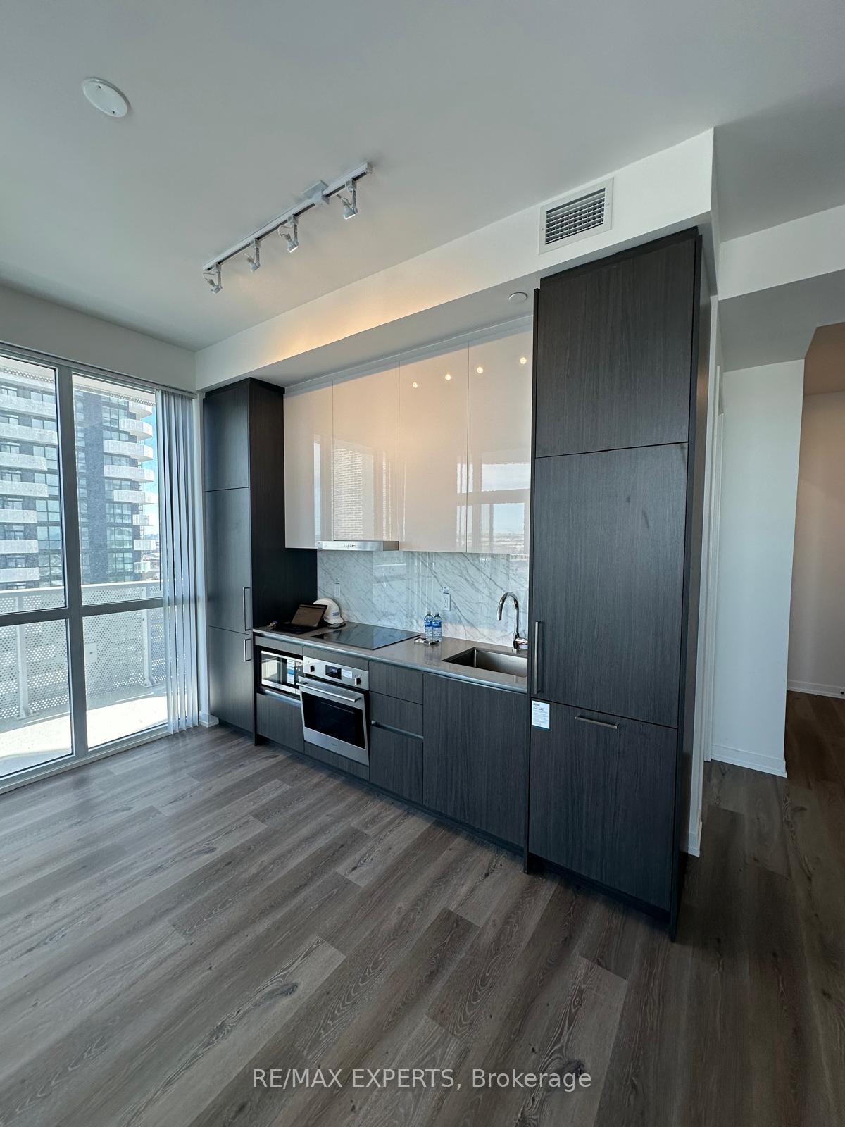 Photo 6 of Unit 1612, 225 Commerce Street, Vaughan, Vaughan Corporate Centre — HOMEH