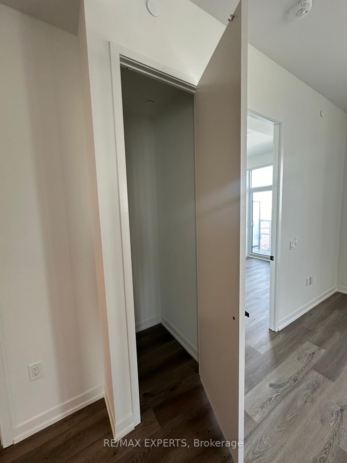 Photo 9 of Unit 1612, 225 Commerce Street, Vaughan, Vaughan Corporate Centre — HOMEH