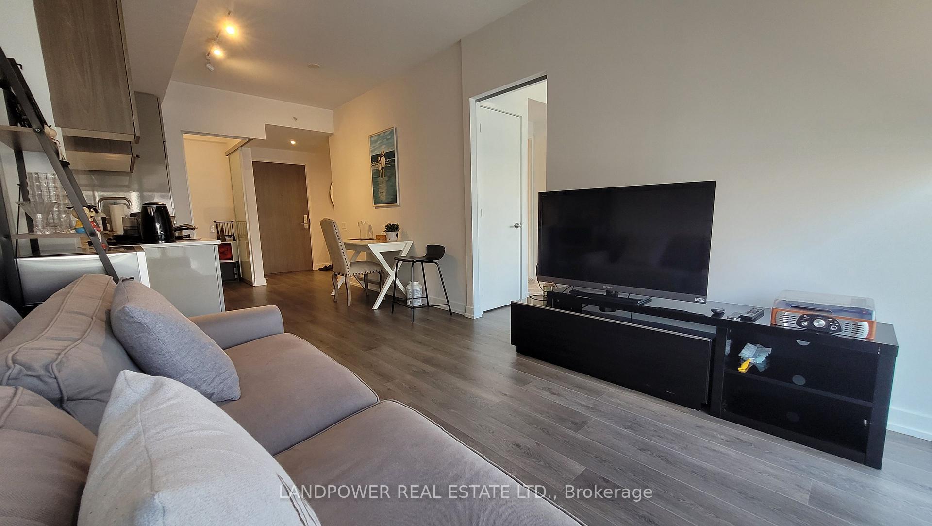 Photo 12 of Unit 607, 161 Roehampton Avenue, Toronto, Mount Pleasant West — HOMEH