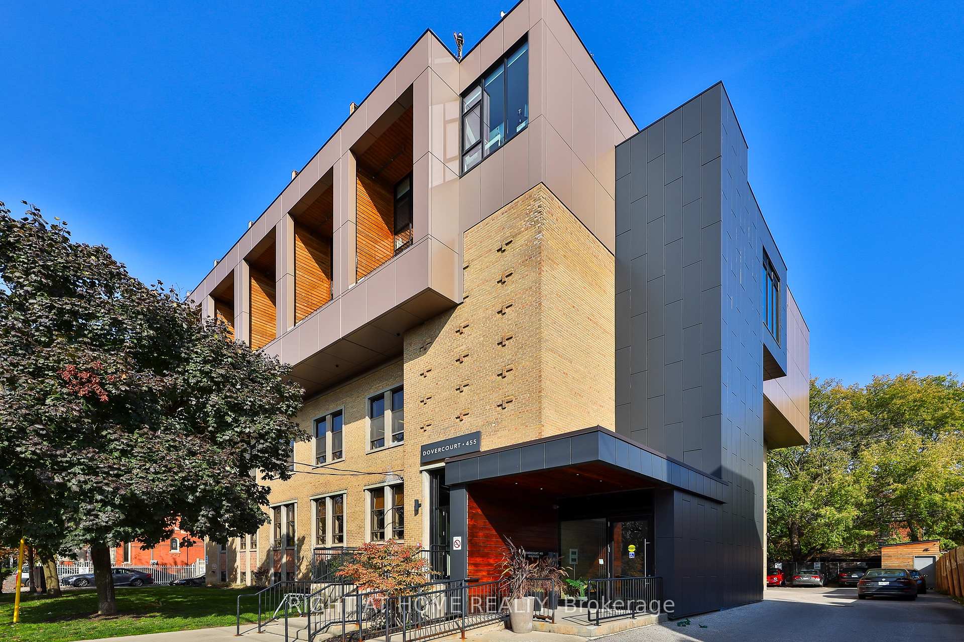 Front of Unit 9, 455 Dovercourt Road