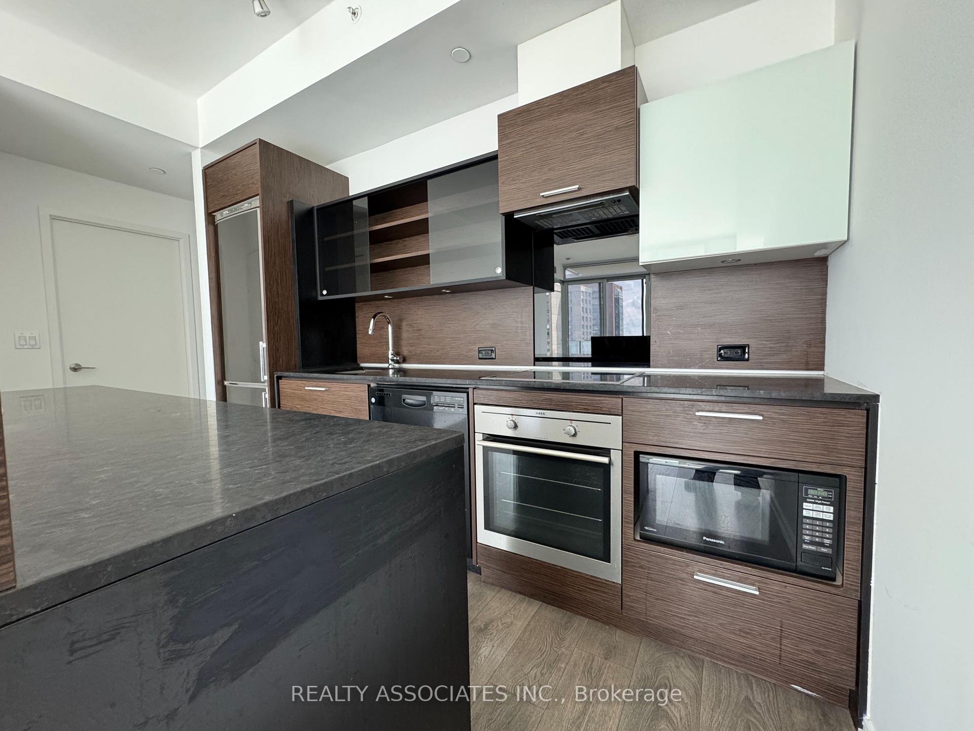 Photo 4 of Unit 2105, 75 St Nicholas Street, Toronto, Bay Street Corridor — HOMEH