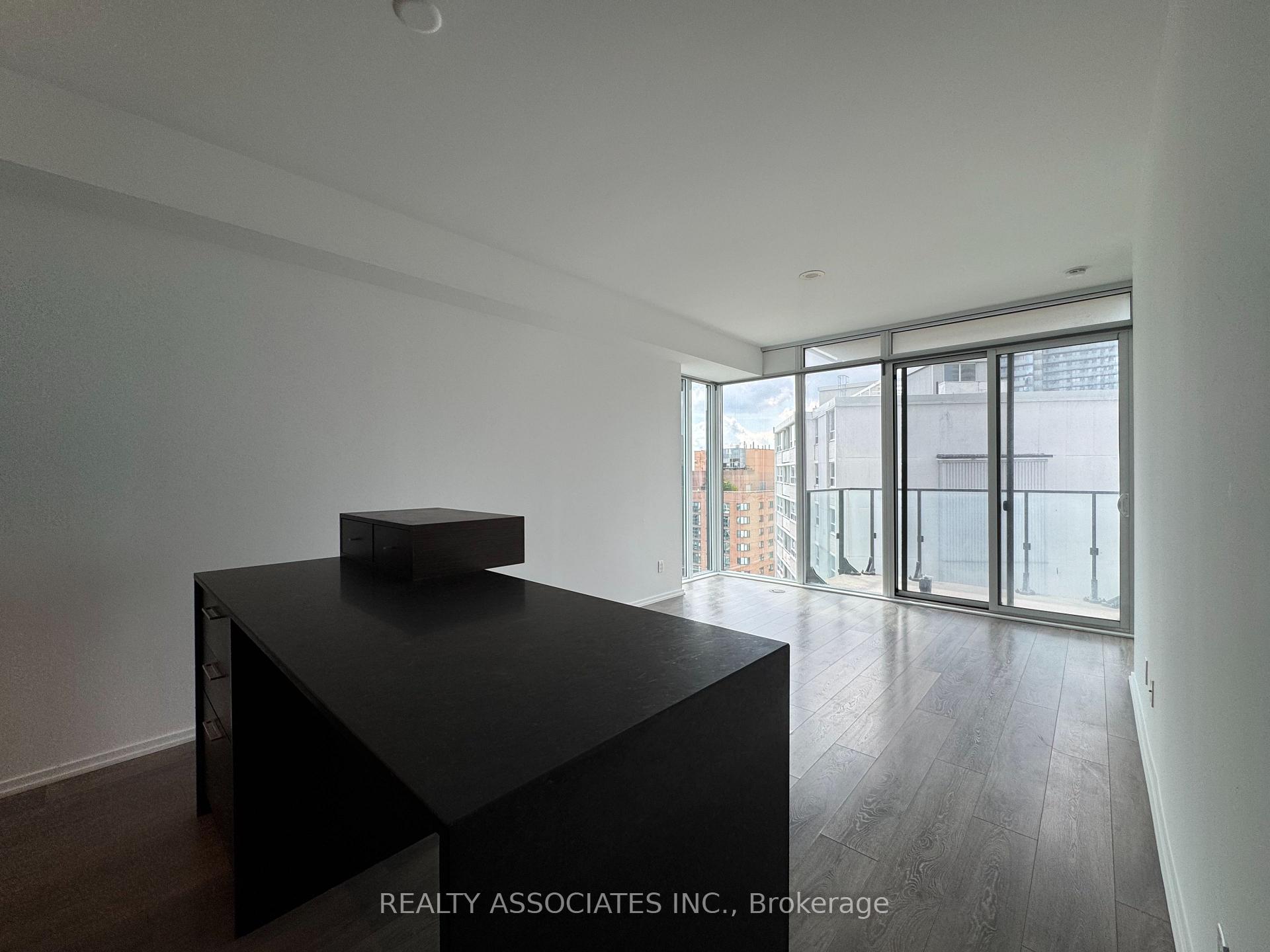 Photo 5 of Unit 2105, 75 St Nicholas Street, Toronto, Bay Street Corridor — HOMEH