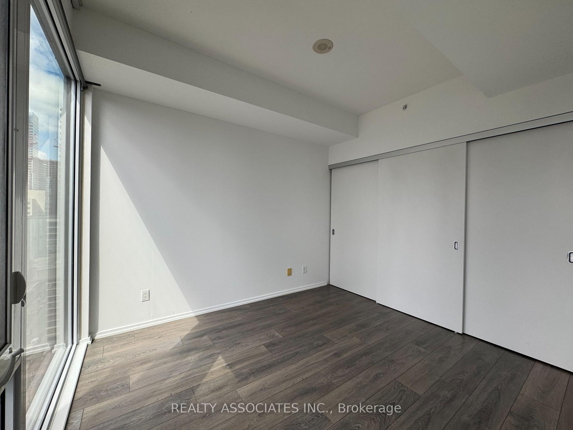 Photo 6 of Unit 2105, 75 St Nicholas Street, Toronto, Bay Street Corridor — HOMEH