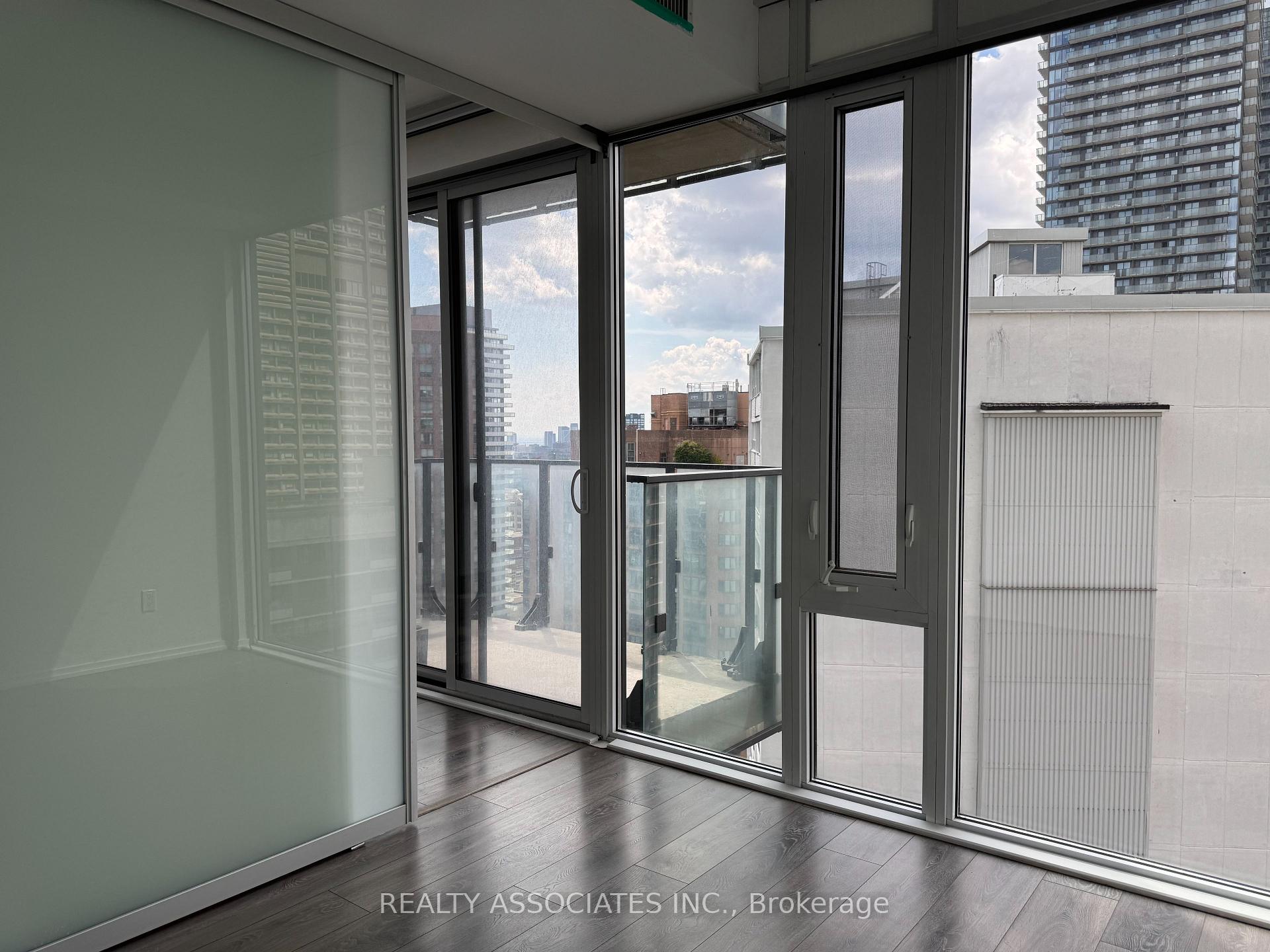 Photo 7 of Unit 2105, 75 St Nicholas Street, Toronto, Bay Street Corridor — HOMEH