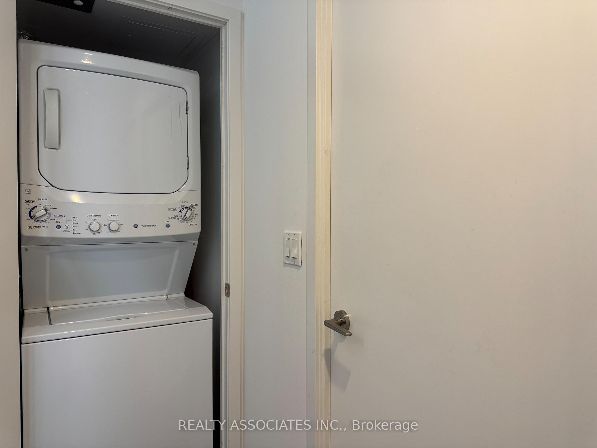 Photo 9 of Unit 2105, 75 St Nicholas Street, Toronto, Bay Street Corridor — HOMEH