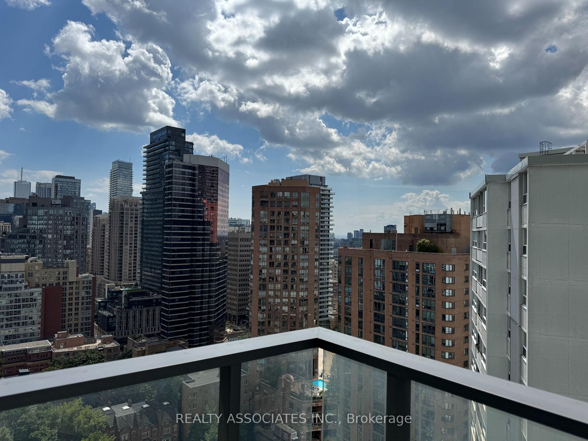 Photo 11 of Unit 2105, 75 St Nicholas Street, Toronto, Bay Street Corridor — HOMEH