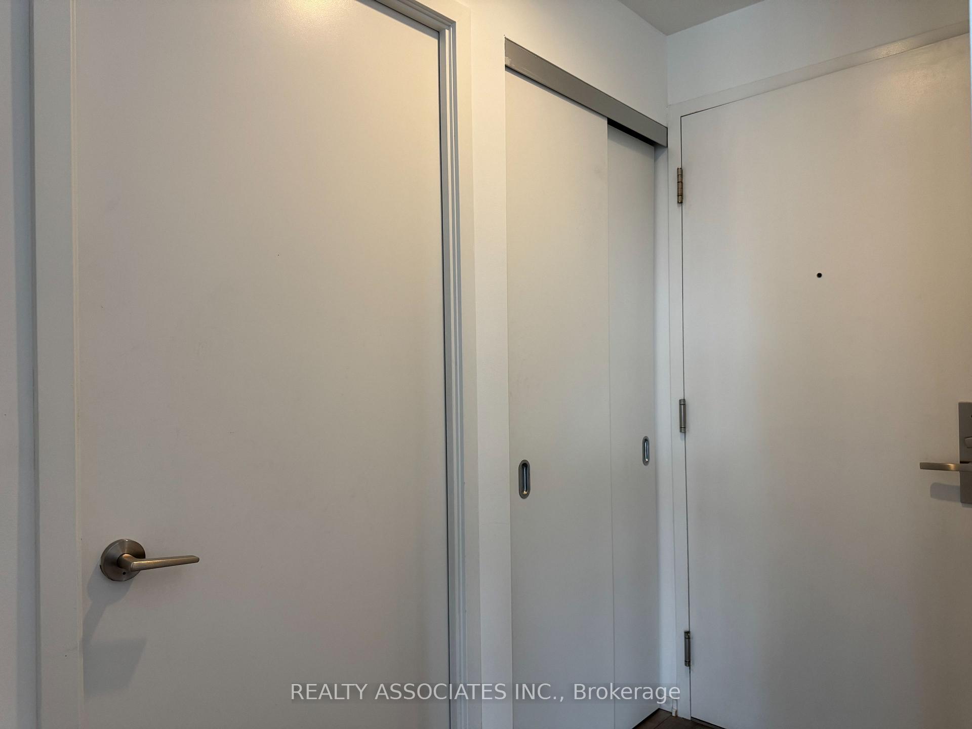 Photo 12 of Unit 2105, 75 St Nicholas Street, Toronto, Bay Street Corridor — HOMEH