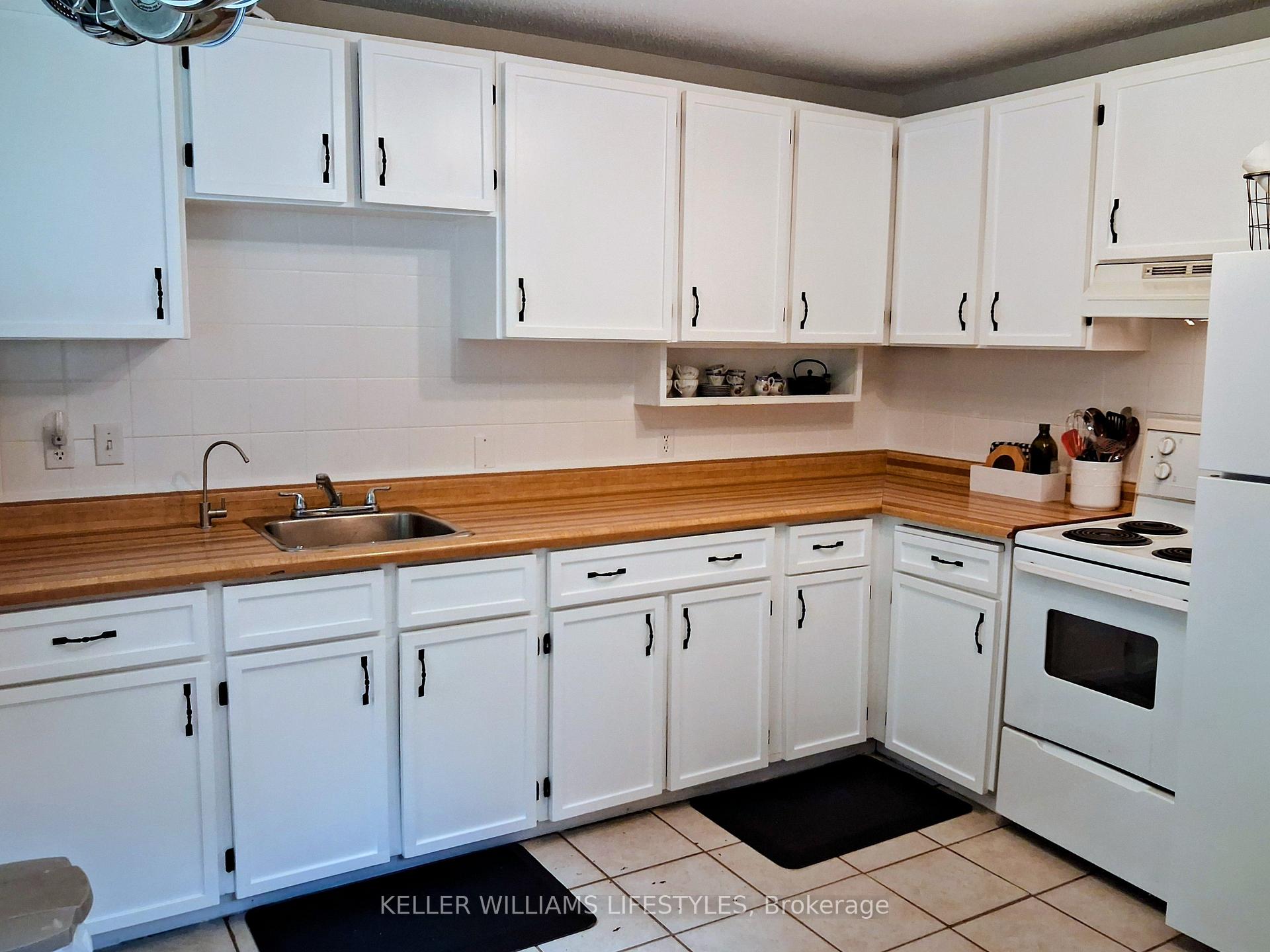 Photo 4 of 318 Base Line Road W, London, South D — HOMEH