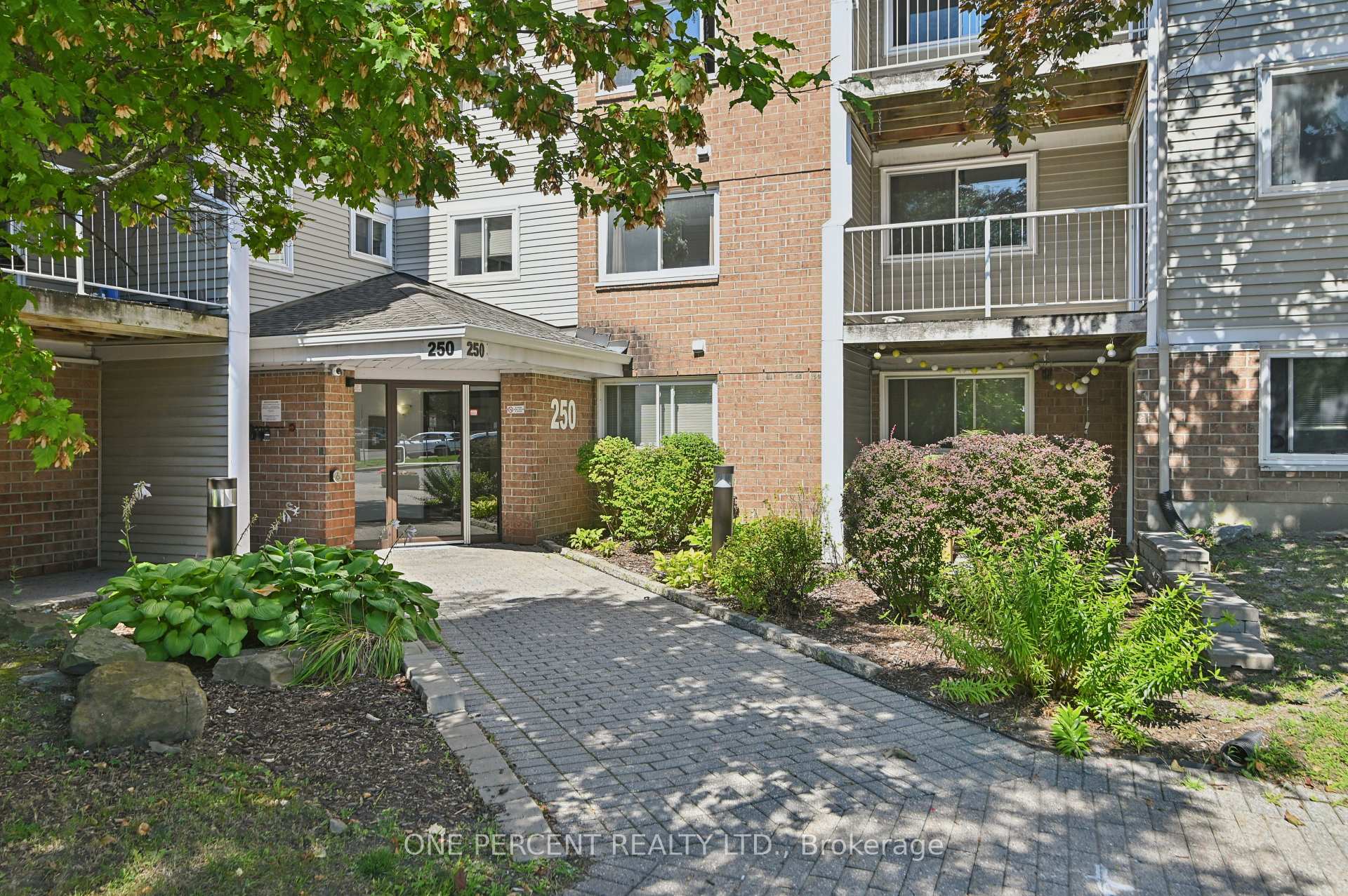 Photo 2 of Unit 204, 250 Brittany Drive, Ottawa, Viscount Alexander Park — HOMEH
