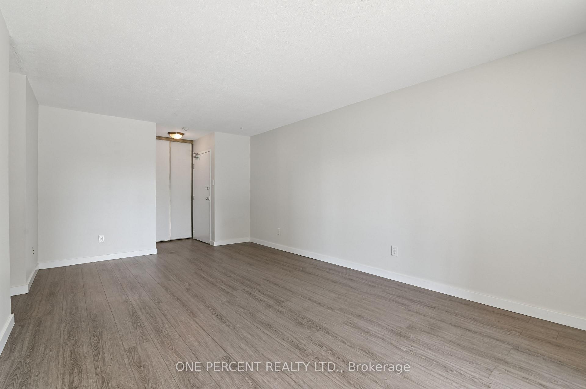 Photo 6 of Unit 204, 250 Brittany Drive, Ottawa, Viscount Alexander Park — HOMEH