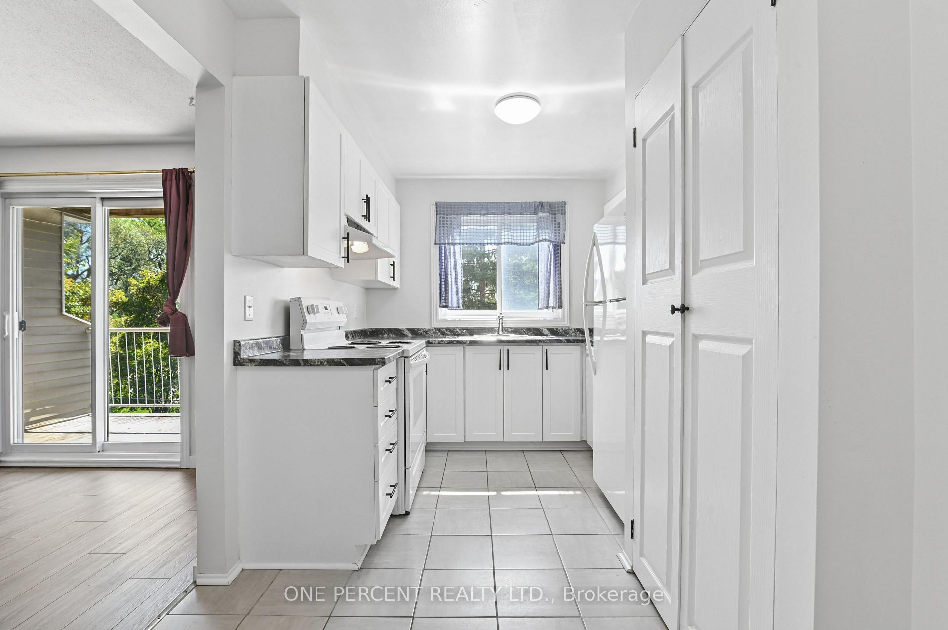 Photo 9 of Unit 204, 250 Brittany Drive, Ottawa, Viscount Alexander Park — HOMEH