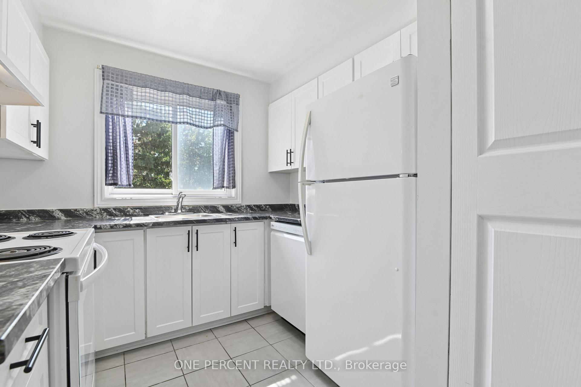 Photo 12 of Unit 204, 250 Brittany Drive, Ottawa, Viscount Alexander Park — HOMEH