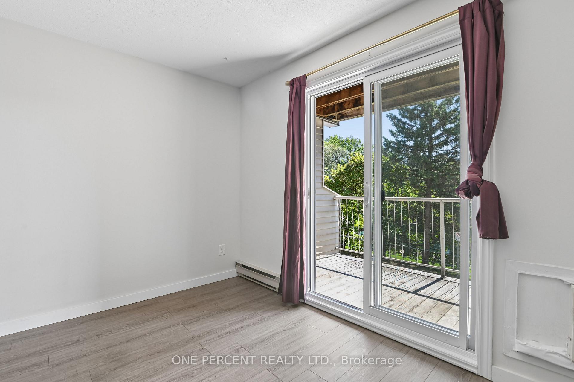Photo 14 of Unit 204, 250 Brittany Drive, Ottawa, Viscount Alexander Park — HOMEH