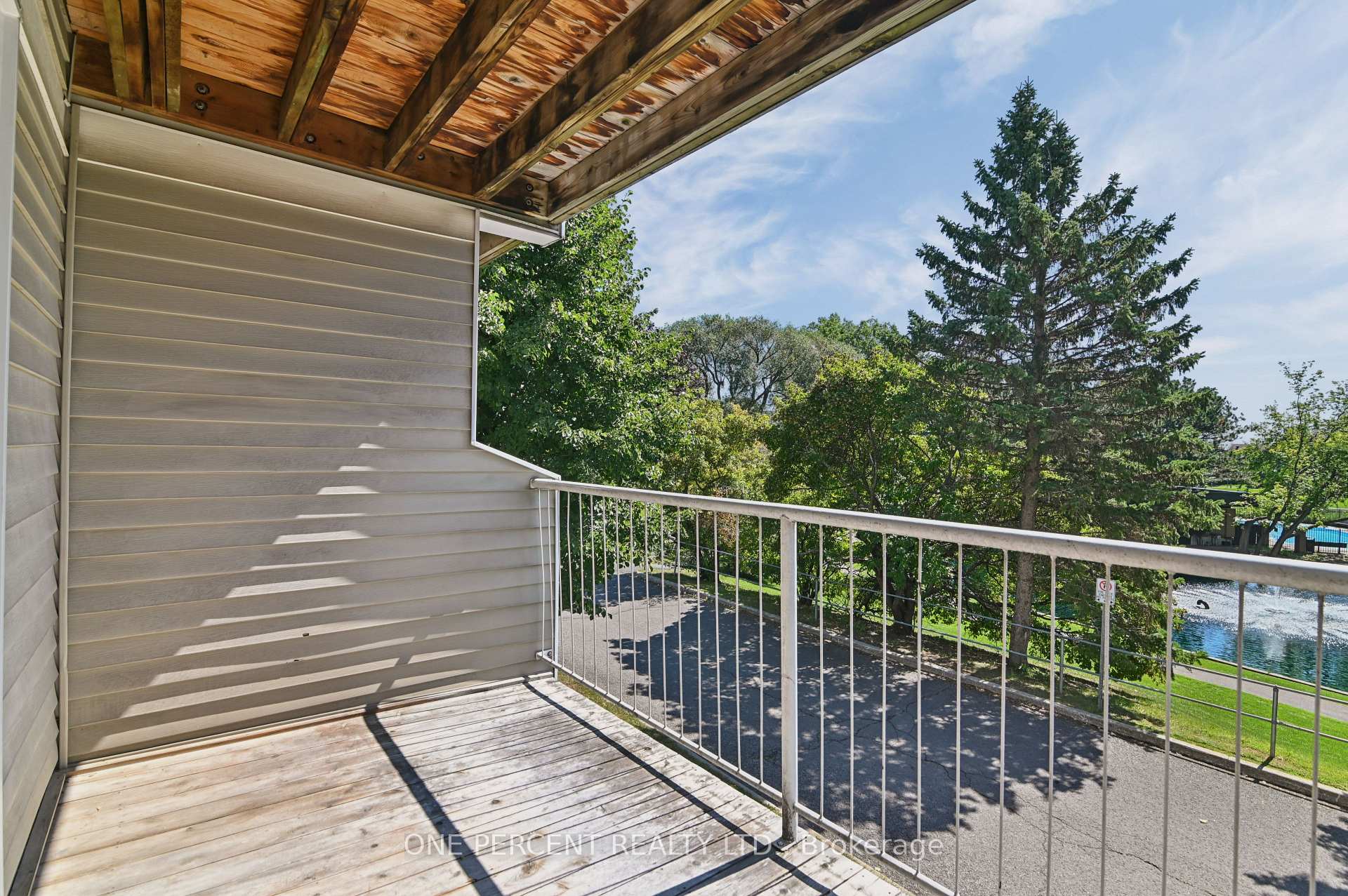 Photo 15 of Unit 204, 250 Brittany Drive, Ottawa, Viscount Alexander Park — HOMEH