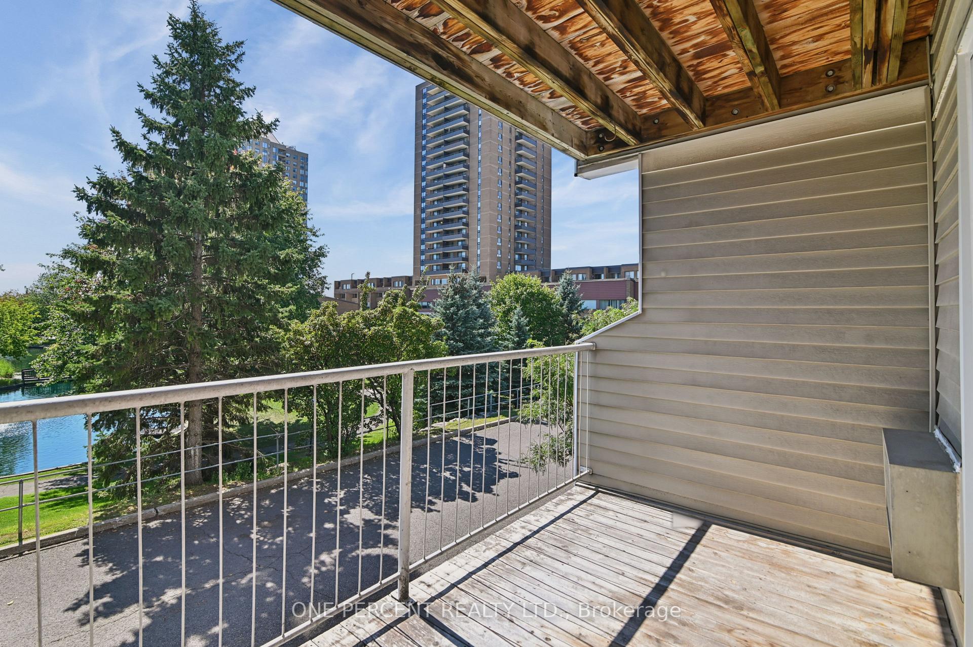 Photo 16 of Unit 204, 250 Brittany Drive, Ottawa, Viscount Alexander Park — HOMEH