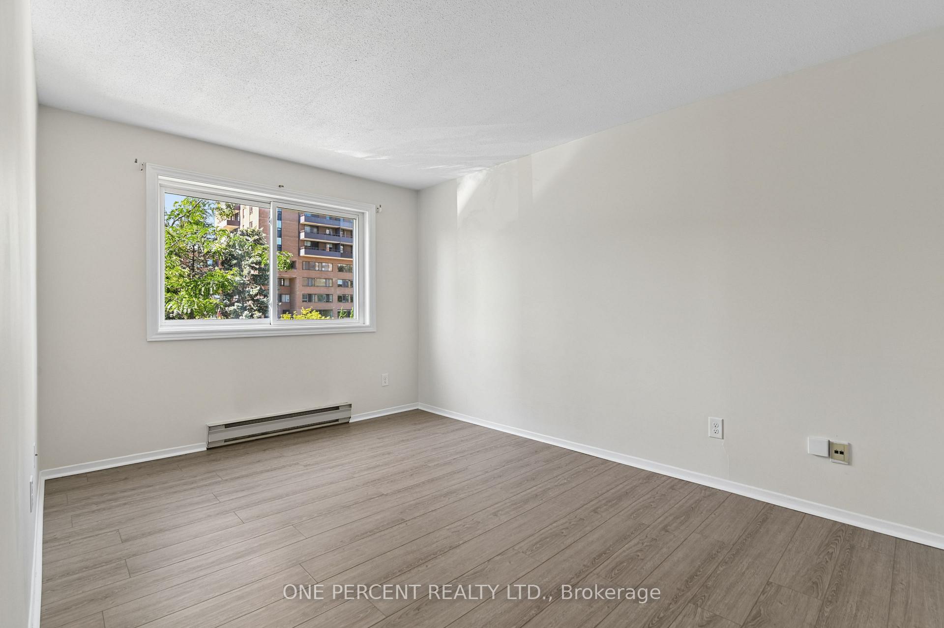 Photo 18 of Unit 204, 250 Brittany Drive, Ottawa, Viscount Alexander Park — HOMEH