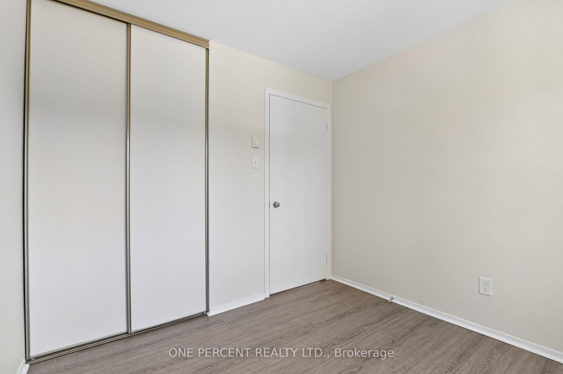 Photo 22 of Unit 204, 250 Brittany Drive, Ottawa, Viscount Alexander Park — HOMEH