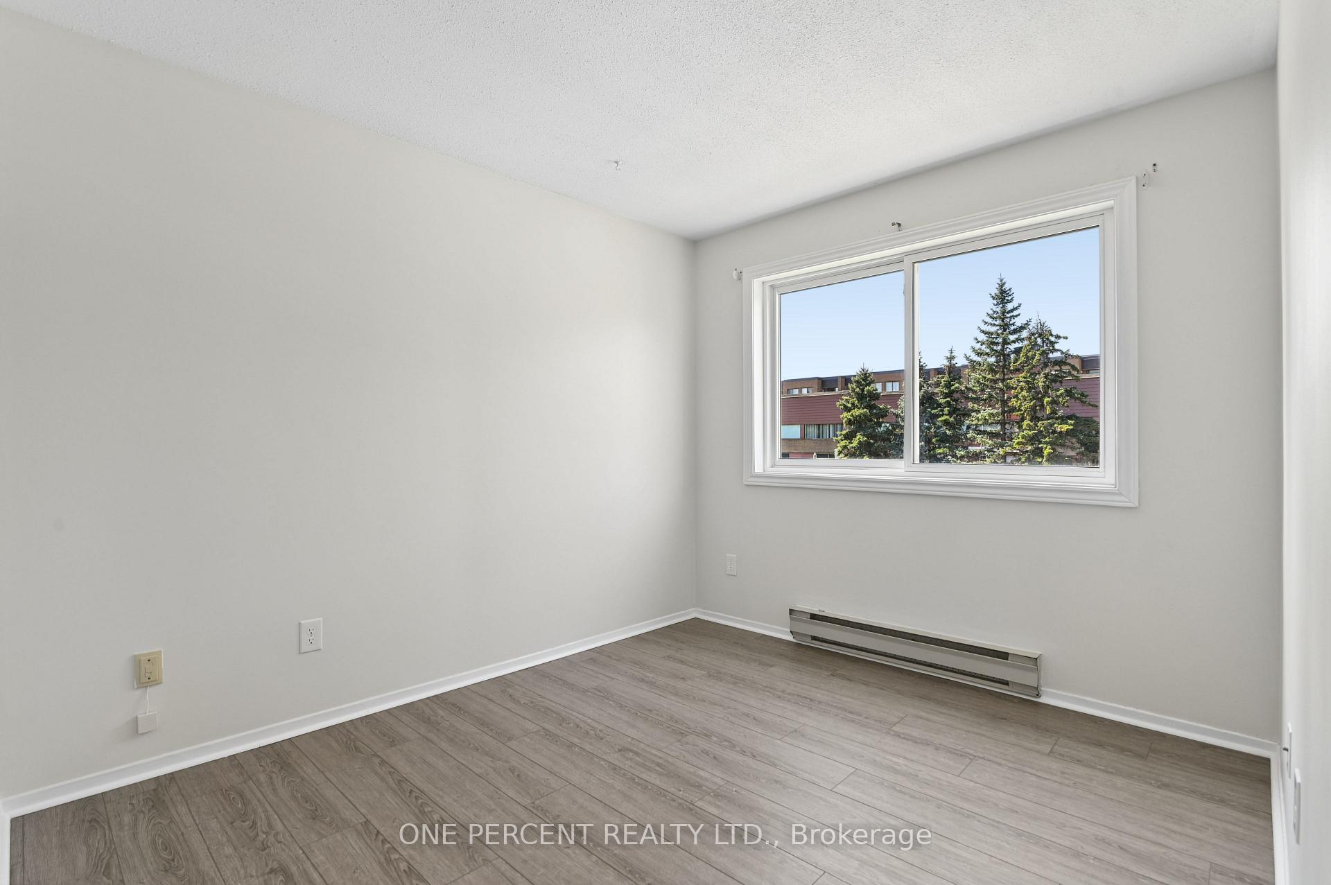 Photo 23 of Unit 204, 250 Brittany Drive, Ottawa, Viscount Alexander Park — HOMEH
