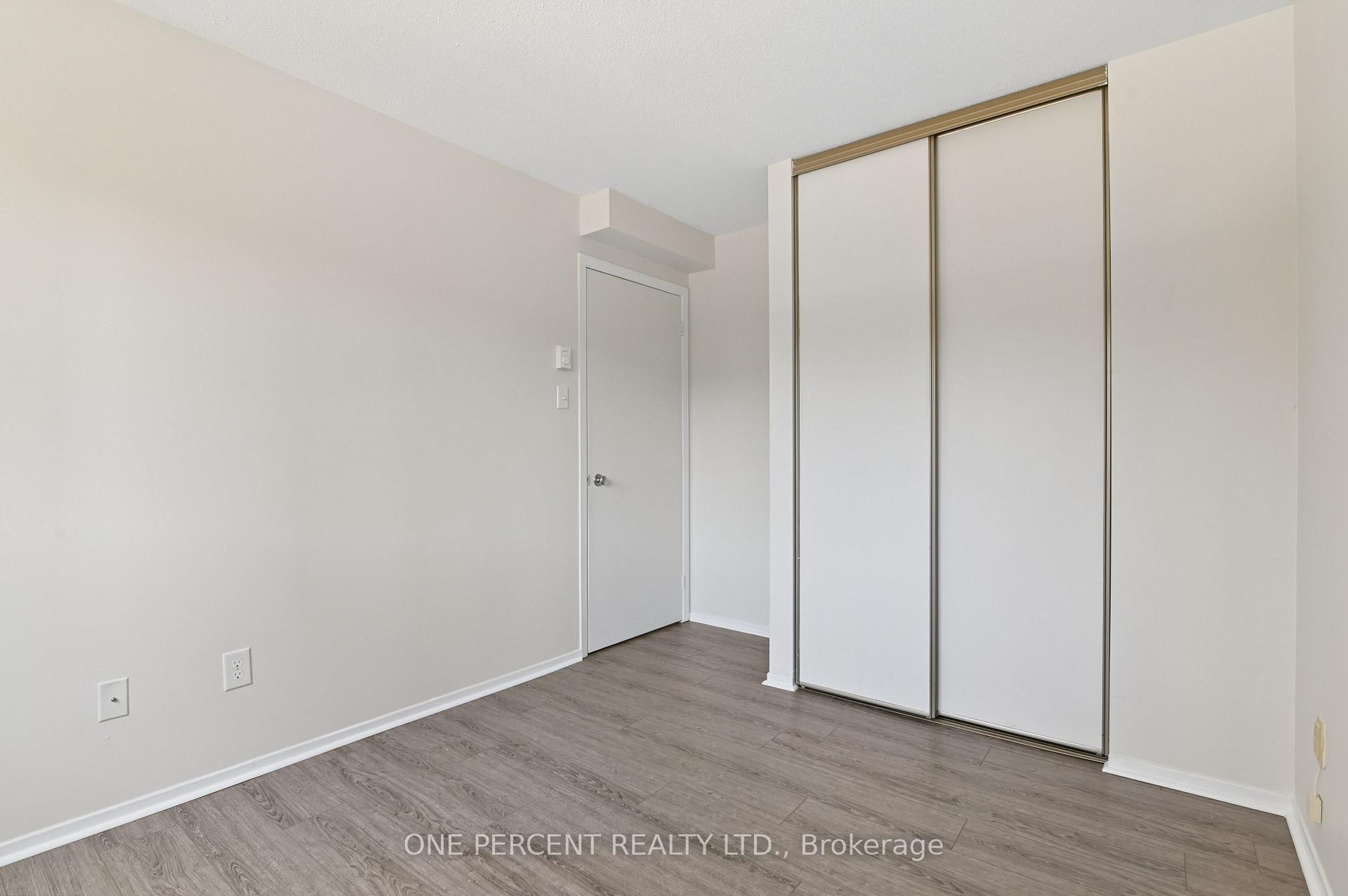 Photo 24 of Unit 204, 250 Brittany Drive, Ottawa, Viscount Alexander Park — HOMEH