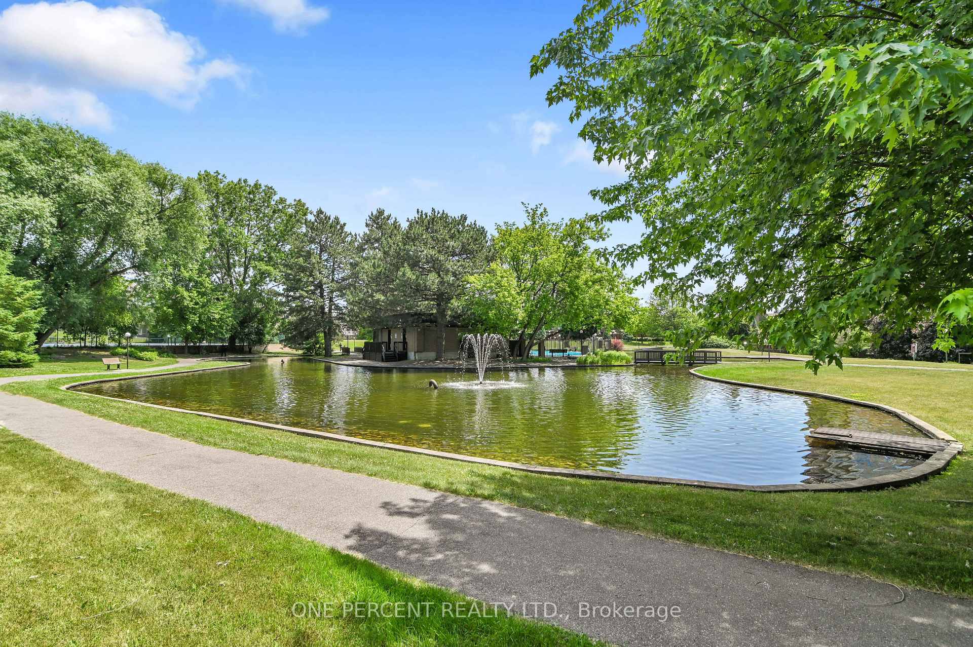 Photo 26 of Unit 204, 250 Brittany Drive, Ottawa, Viscount Alexander Park — HOMEH