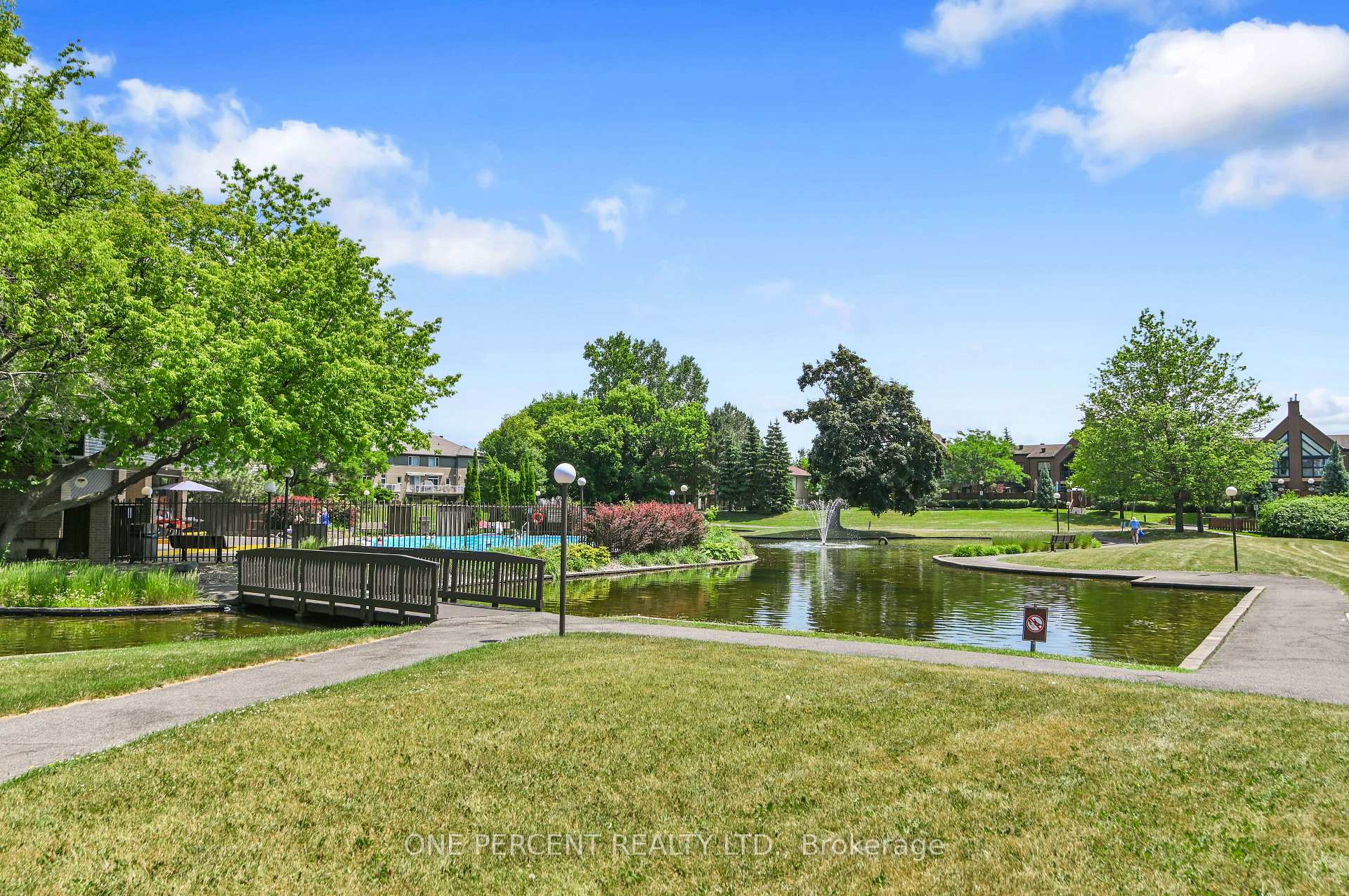 Photo 27 of Unit 204, 250 Brittany Drive, Ottawa, Viscount Alexander Park — HOMEH