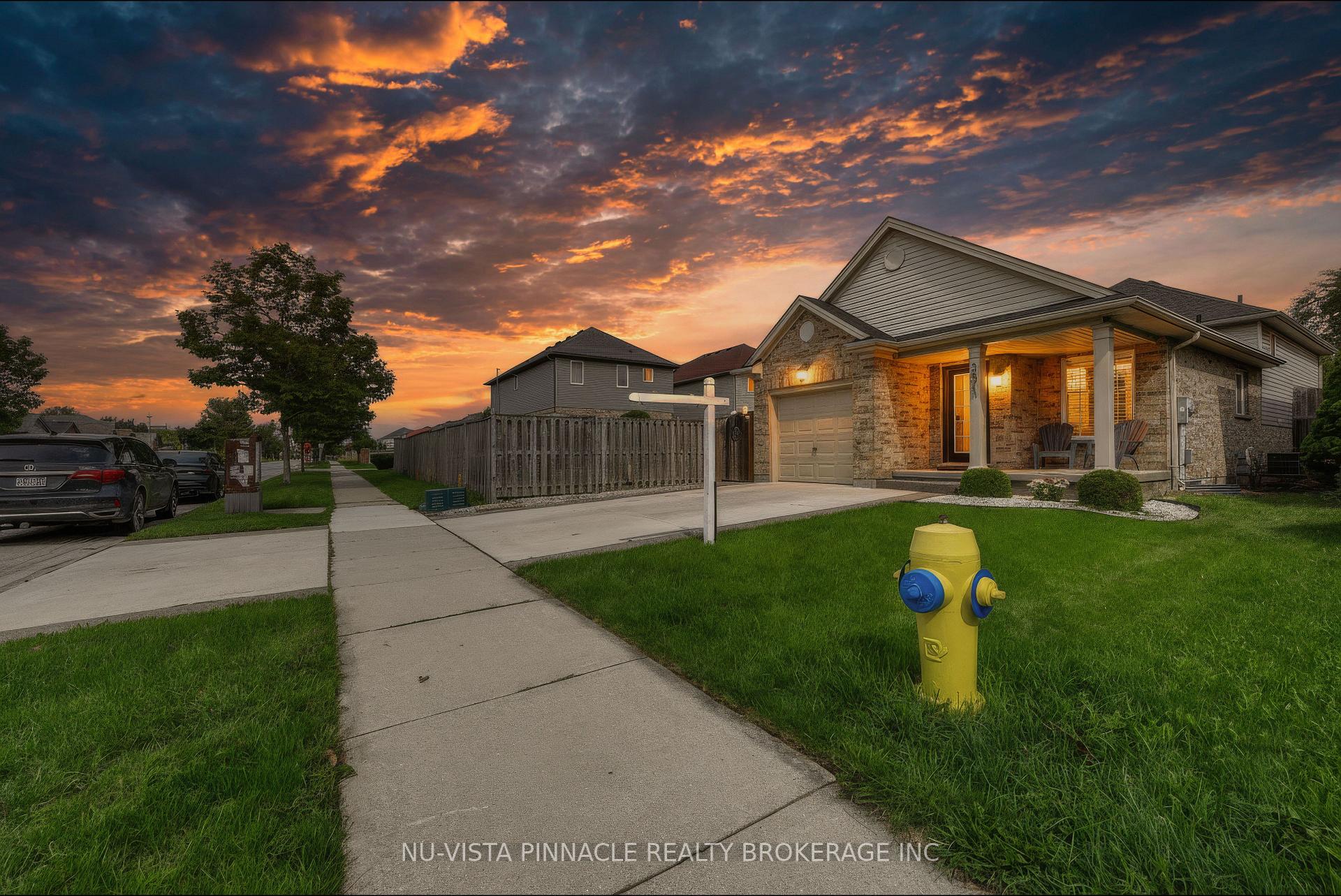 Photo 2 of 2871 Meadowgate Boulevard, London, South U — HOMEH