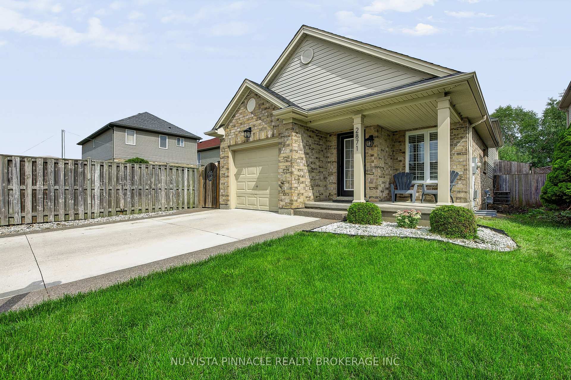 Photo 4 of 2871 Meadowgate Boulevard, London, South U — HOMEH