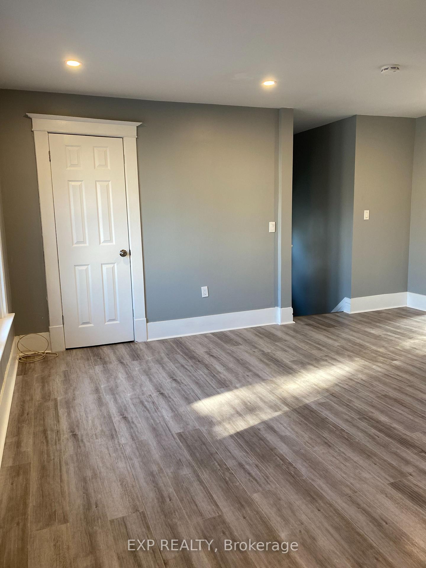 Photo 3 of Unit UPPER LEVEL, 104 Lowell Avenue, St. Catharines, Downtown — HOMEH