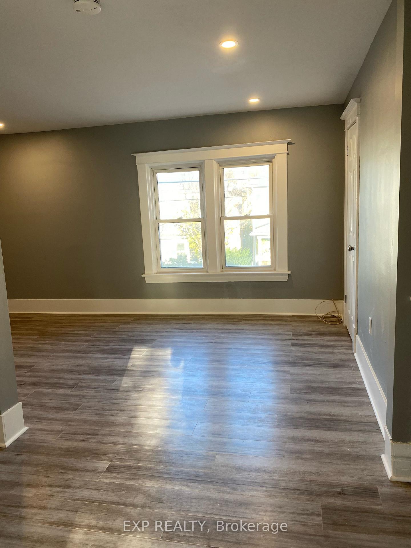 Photo 4 of Unit UPPER LEVEL, 104 Lowell Avenue, St. Catharines, Downtown — HOMEH