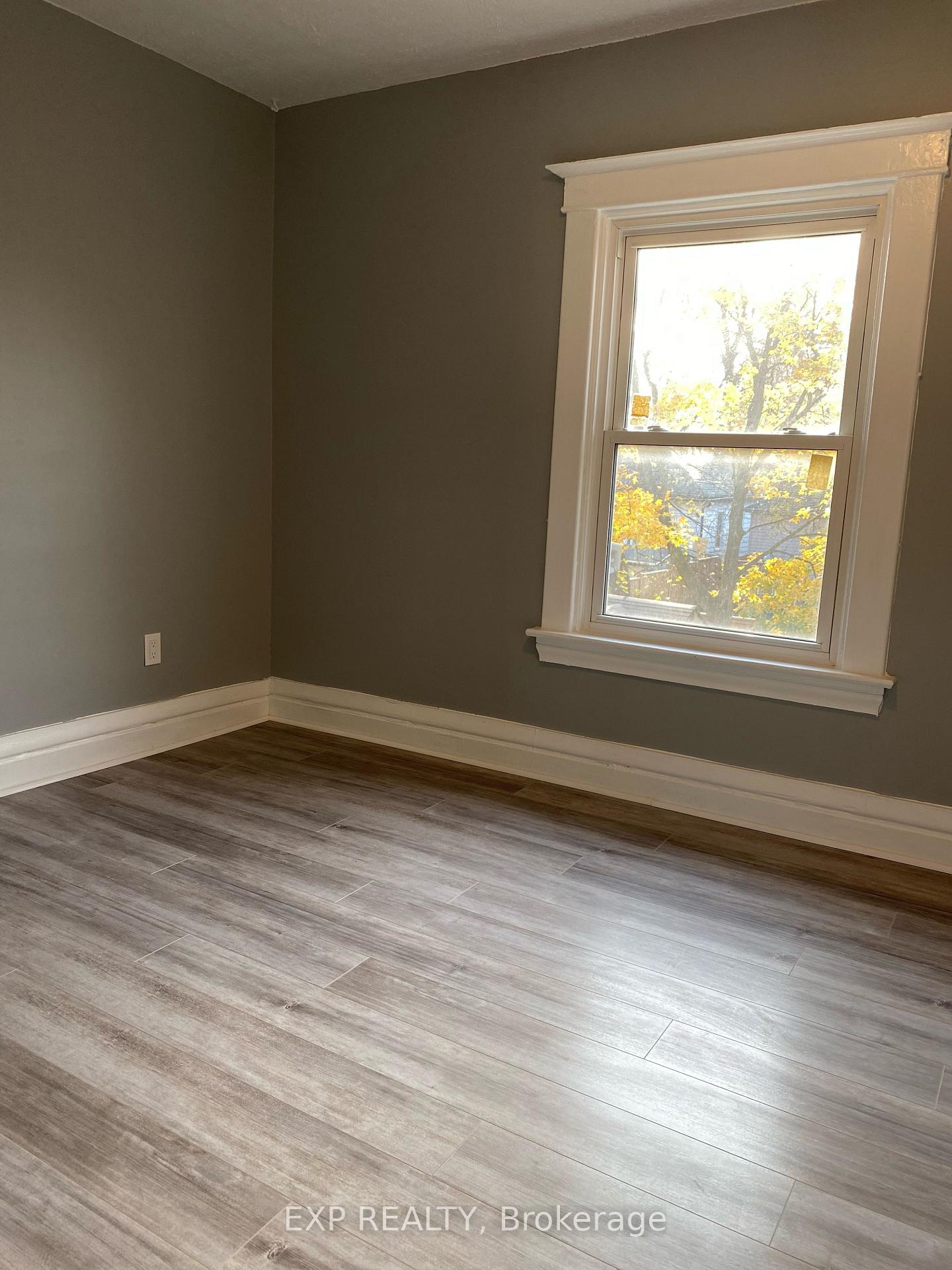 Photo 5 of Unit UPPER LEVEL, 104 Lowell Avenue, St. Catharines, Downtown — HOMEH