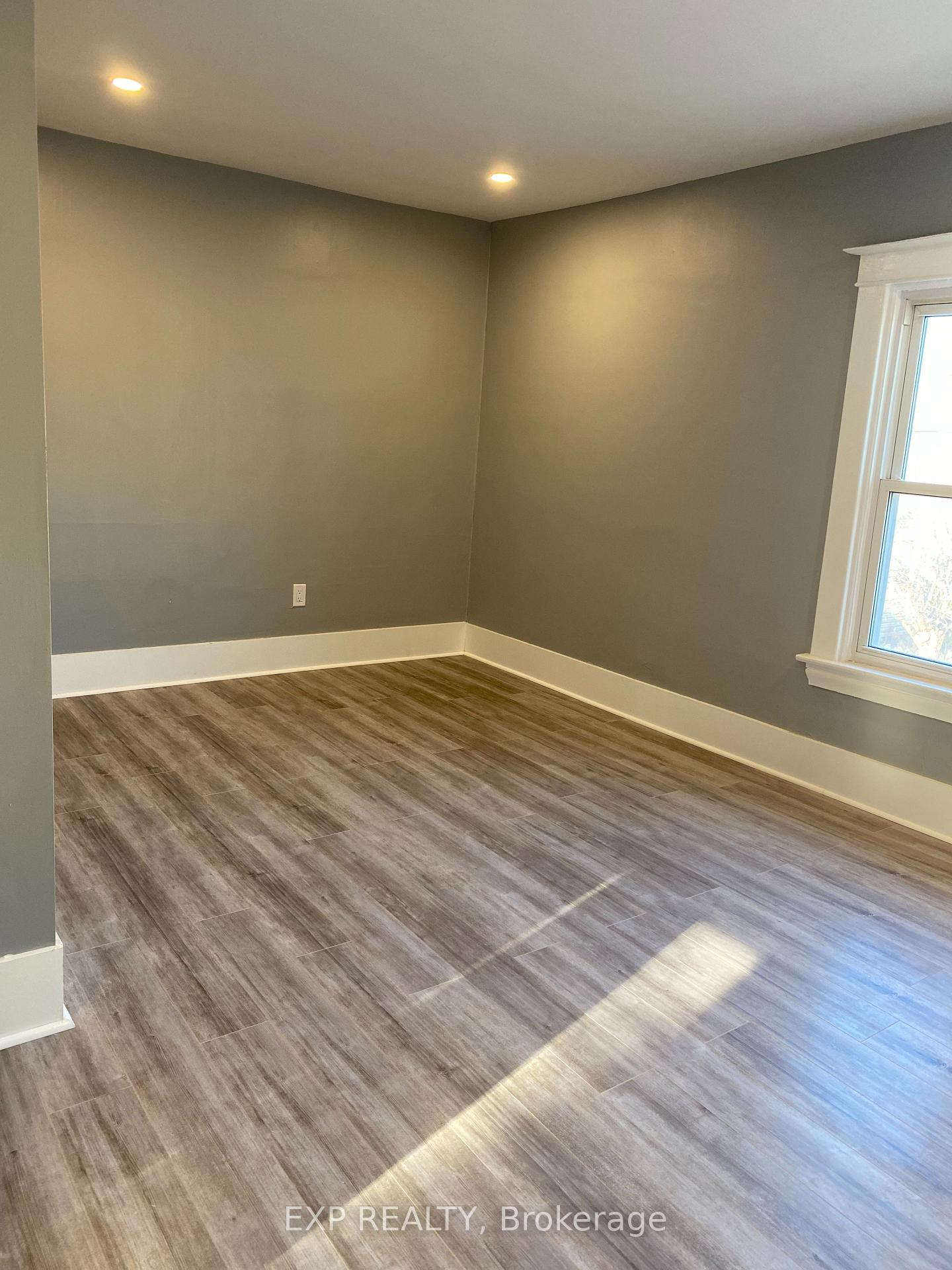 Photo 6 of Unit UPPER LEVEL, 104 Lowell Avenue, St. Catharines, Downtown — HOMEH