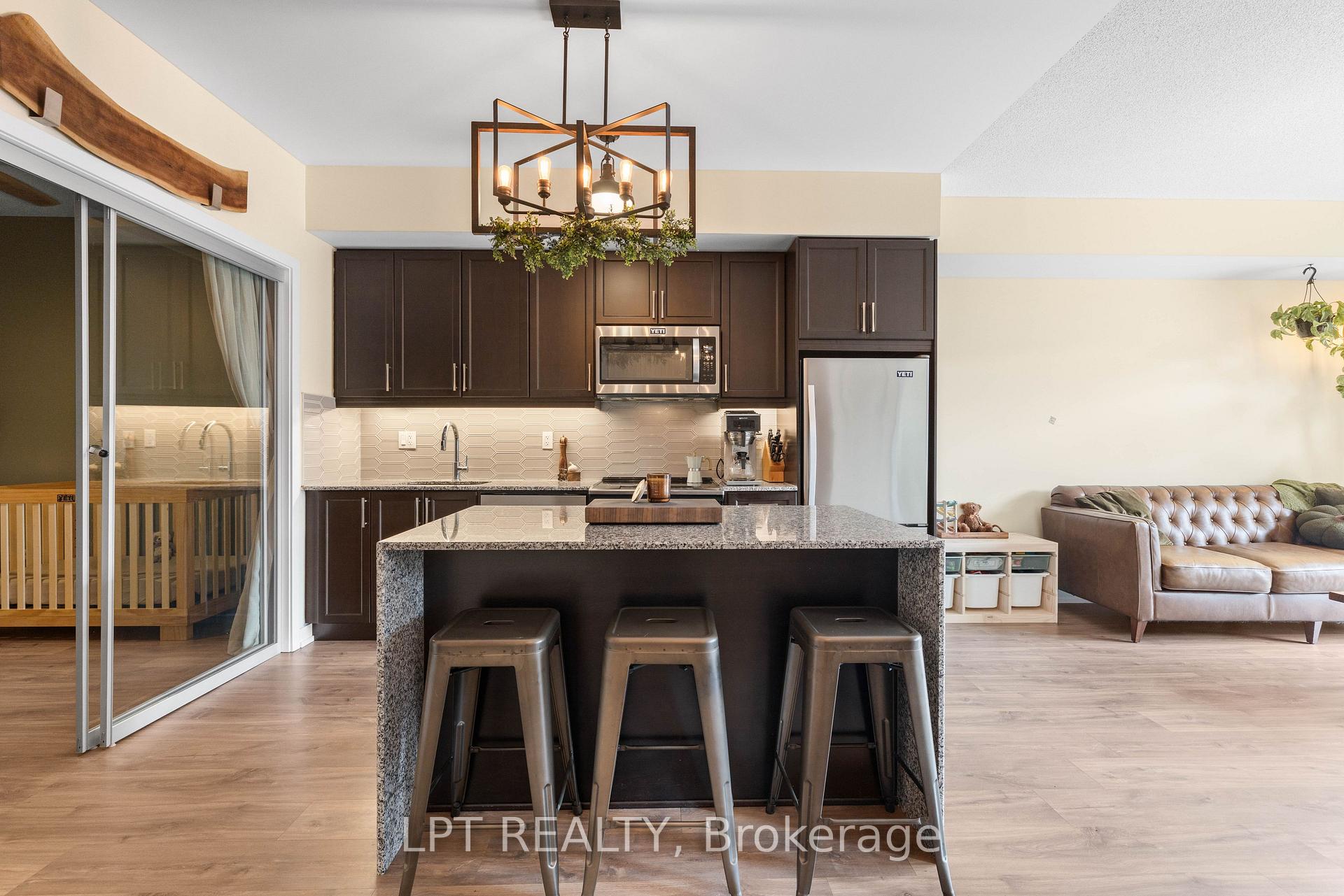Photo 10 of Unit 303, 50 Ann Street, Caledon, Bolton West — HOMEH