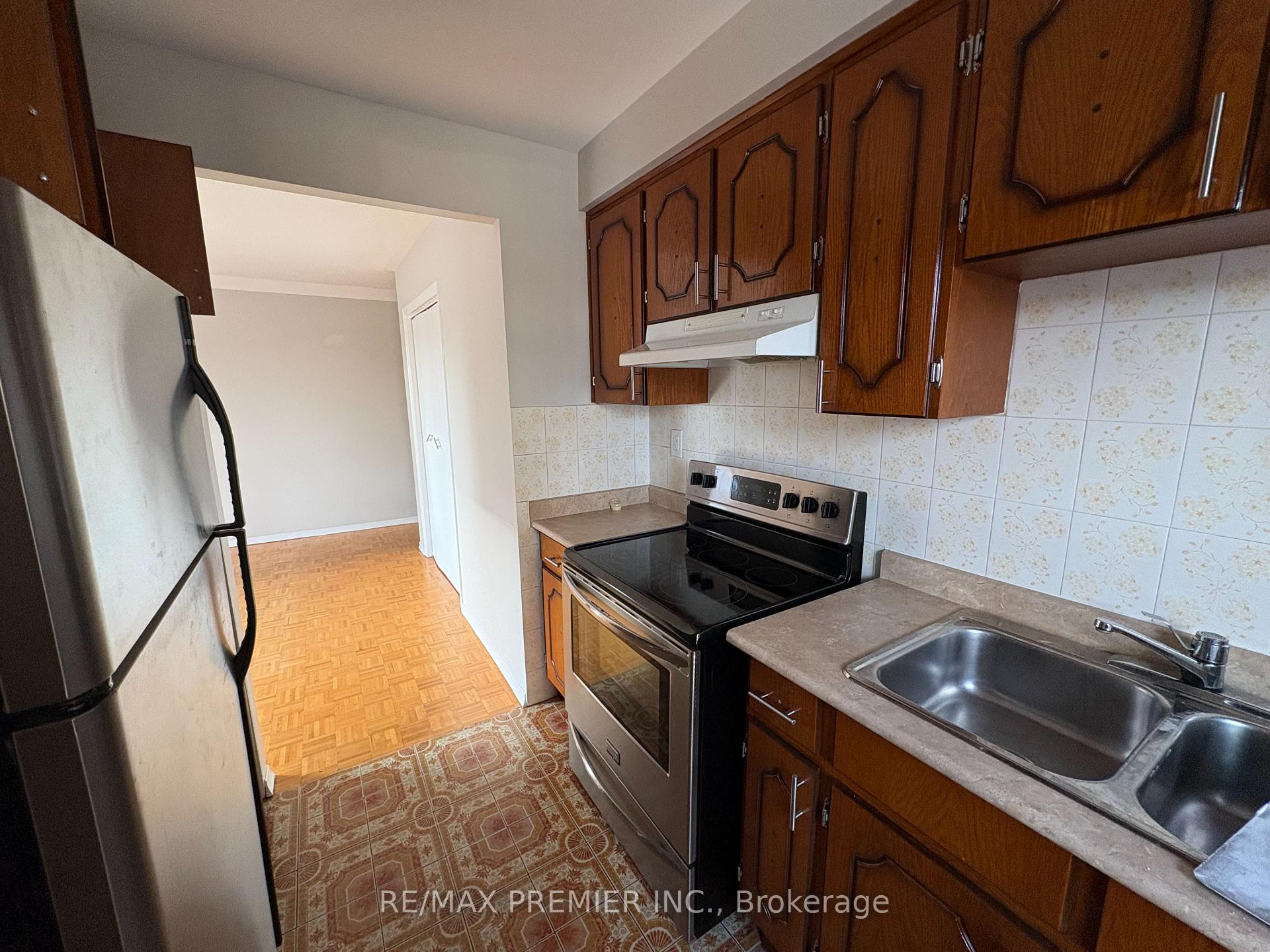 Photo 3 of Unit 2, 7955 Kipling Avenue, Vaughan, East Woodbridge — HOMEH
