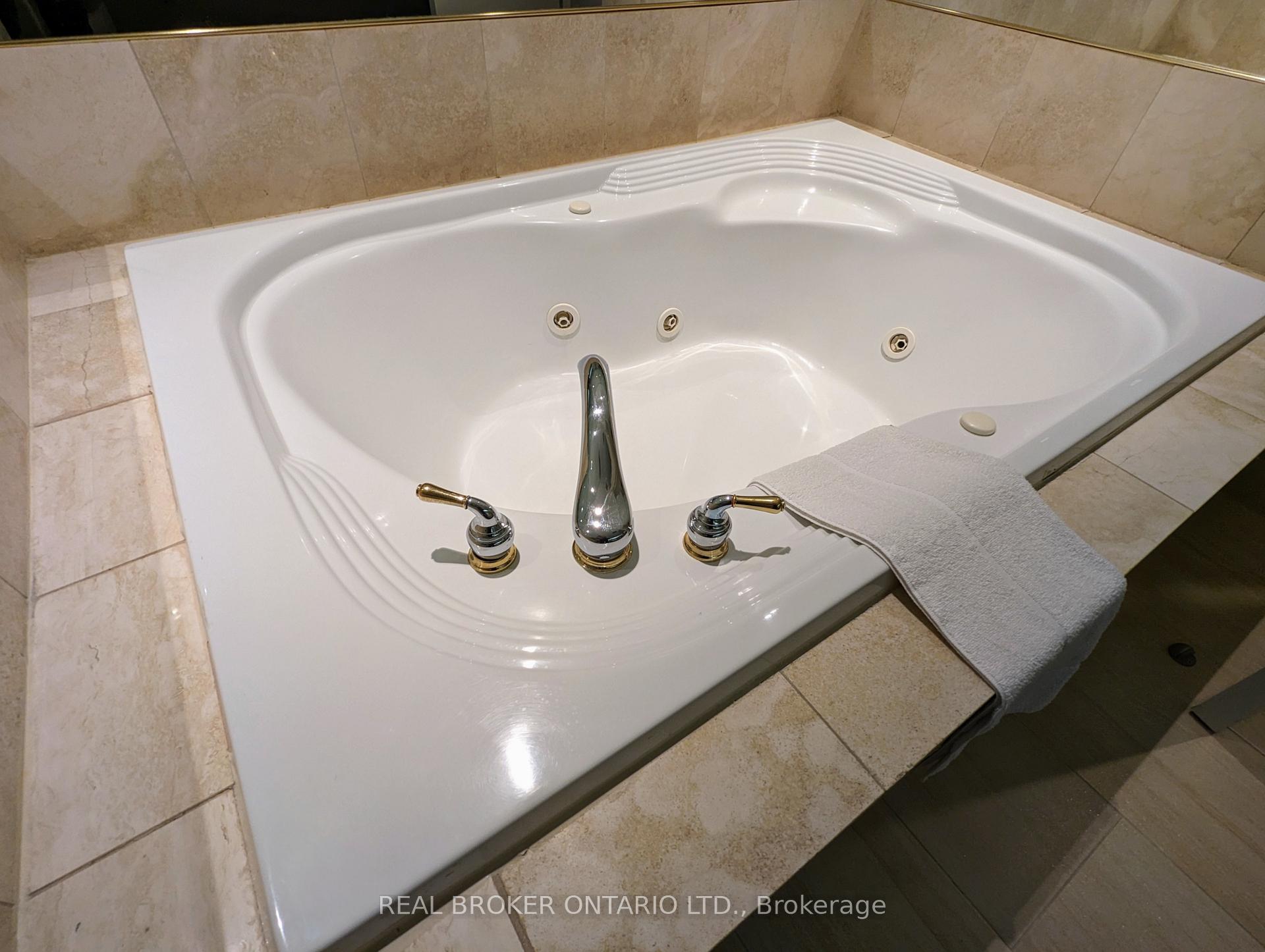 Photo 8 of 90 Highland Drive, Oro-Medonte, Horseshoe Valley — HOMEH