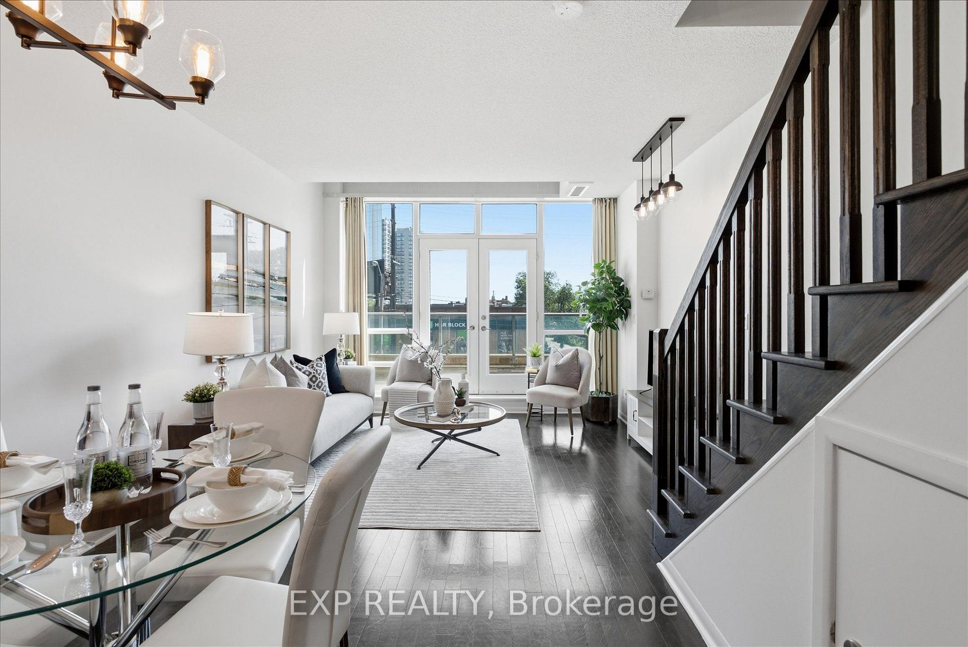 Front of Unit 221, 3391 Bloor Street W