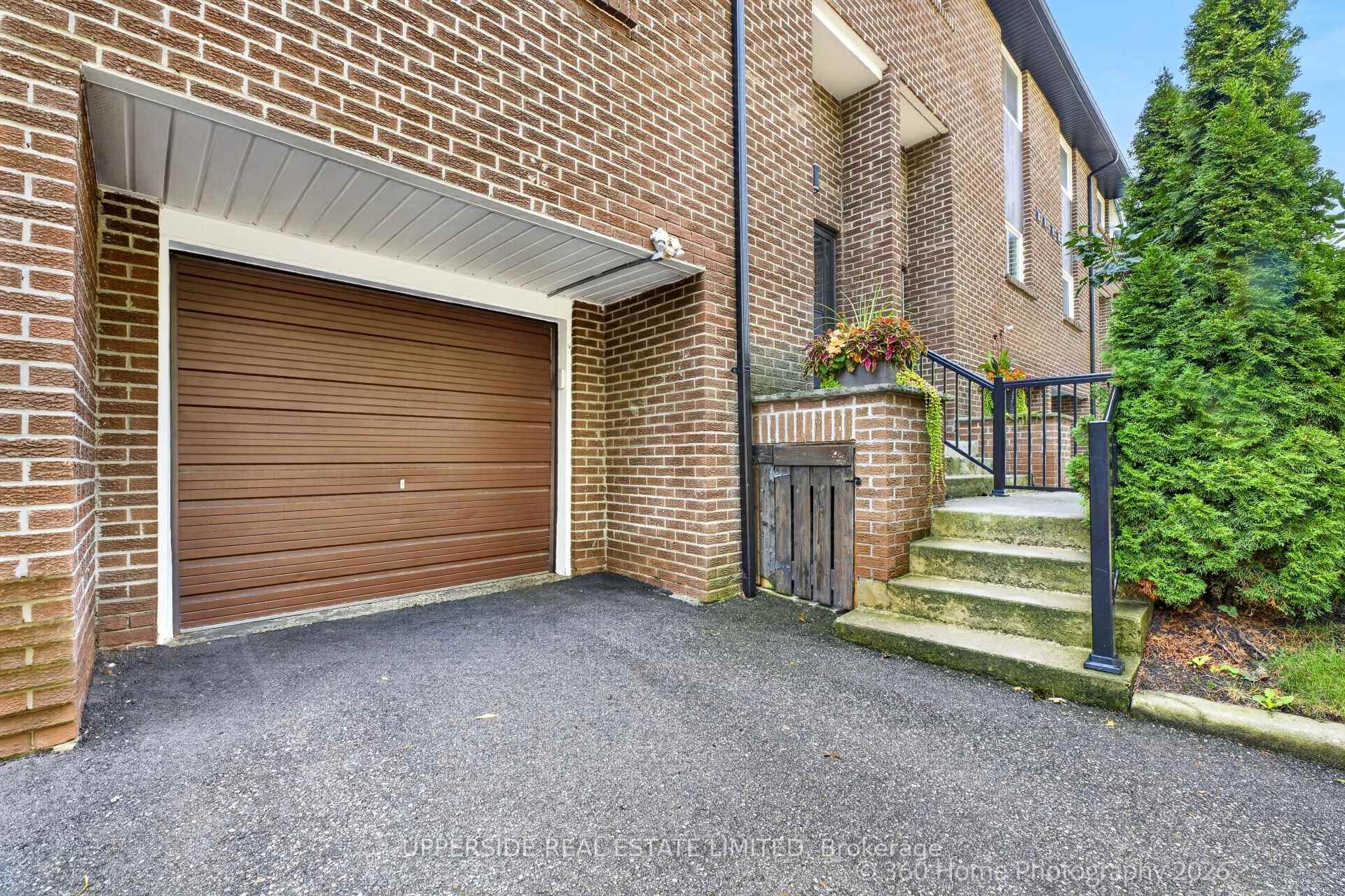 Photo 2 of Unit 7, 119 Henderson Avenue, Markham, Thornhill — HOMEH