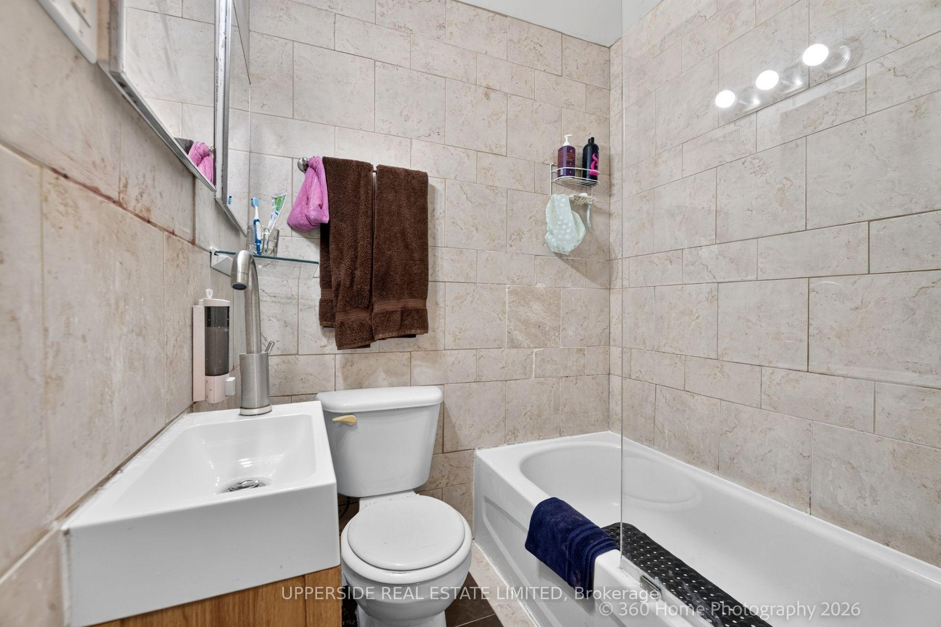Photo 14 of Unit 7, 119 Henderson Avenue, Markham, Thornhill — HOMEH