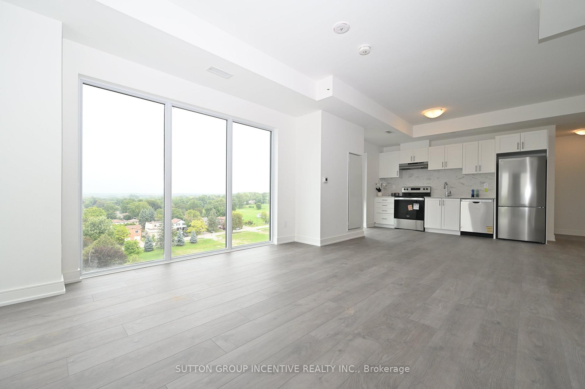 Photo 6 of Unit A803, 705 Davis Drive, Newmarket, Huron Heights-Leslie Valley — HOMEH